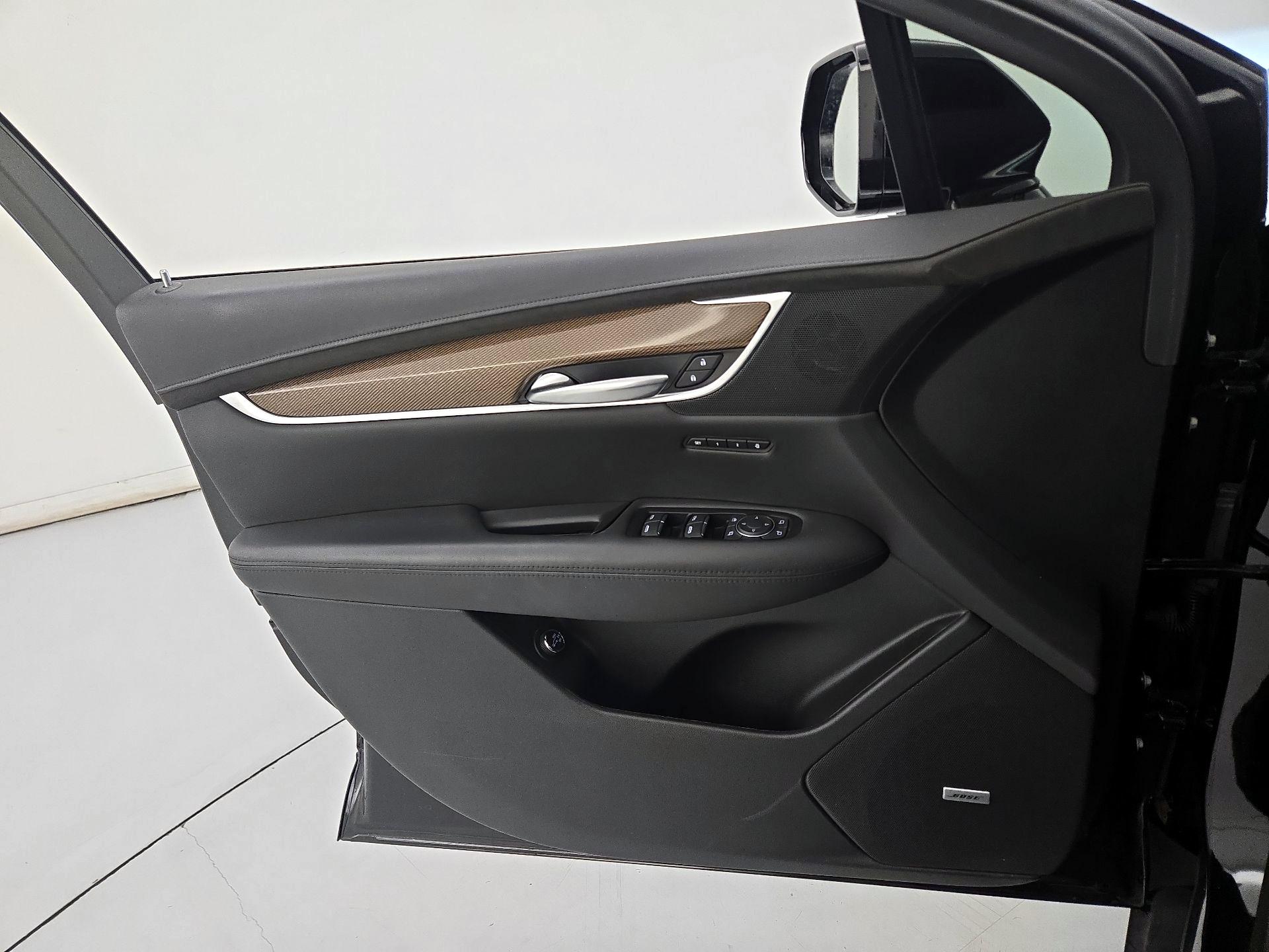 Thumbnail: 2019 Cadillac XT5 - 12
