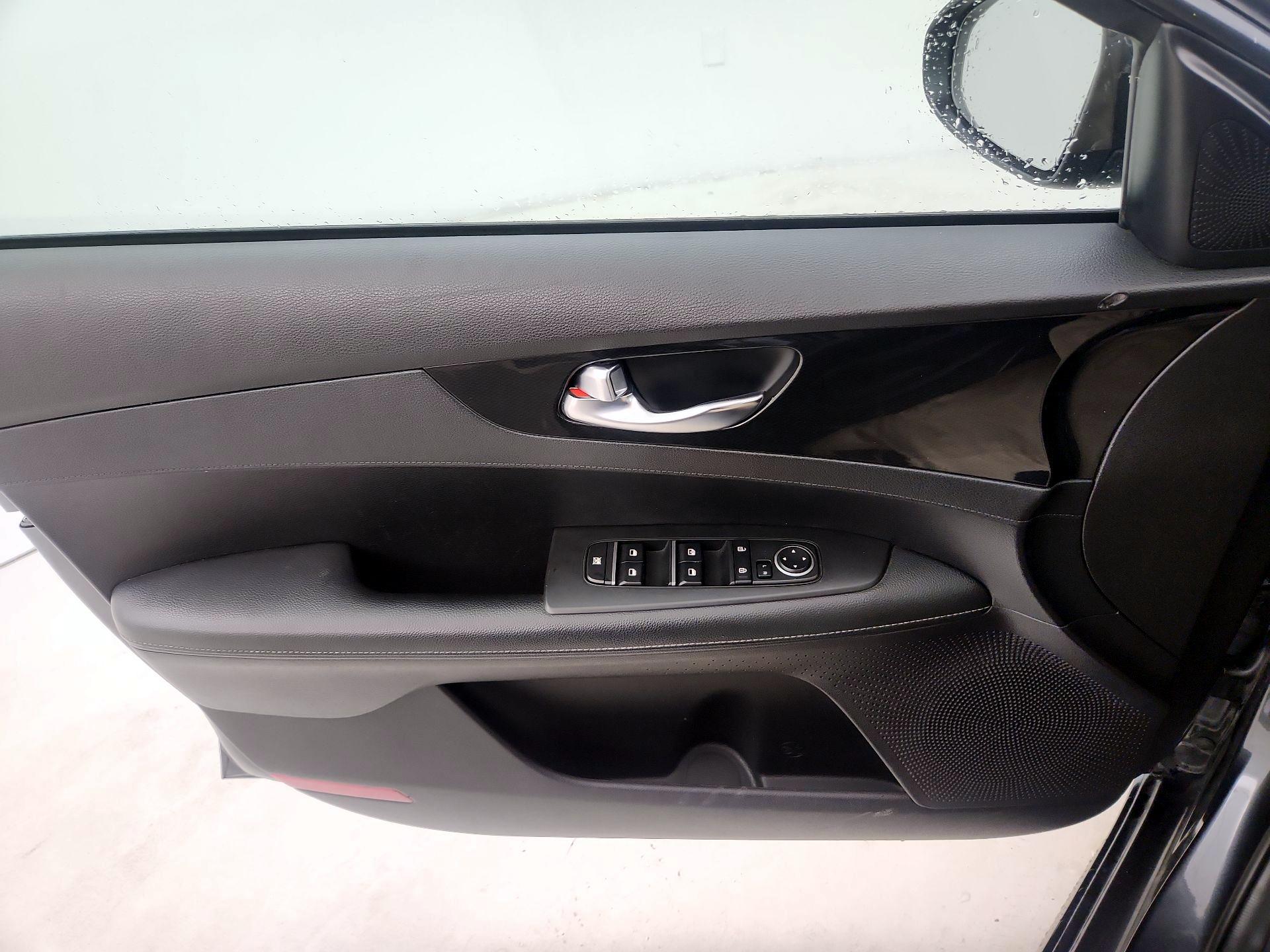 Thumbnail: 2021 Kia Forte - 12