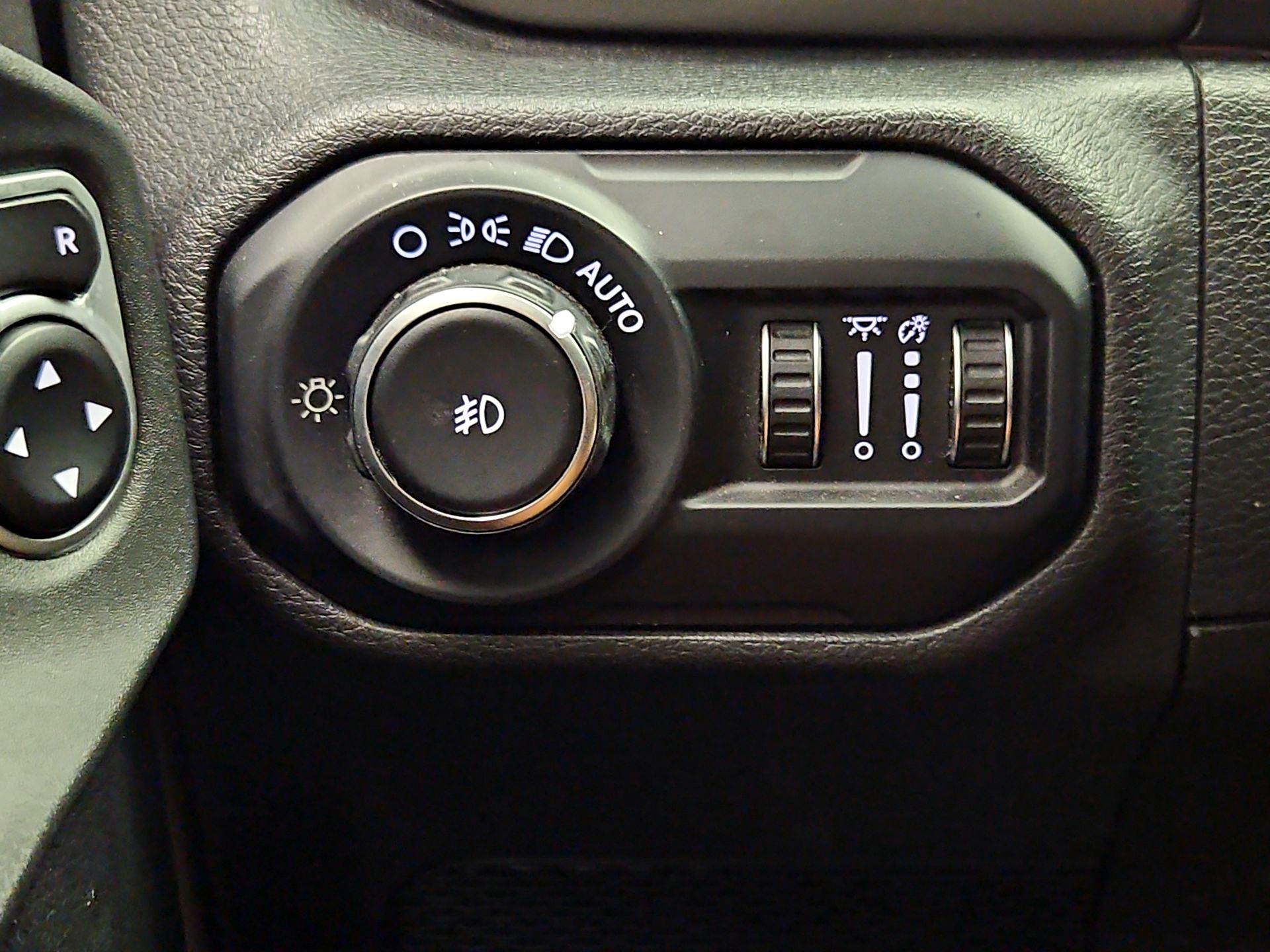Thumbnail: 2018 Jeep Wrangler - 13