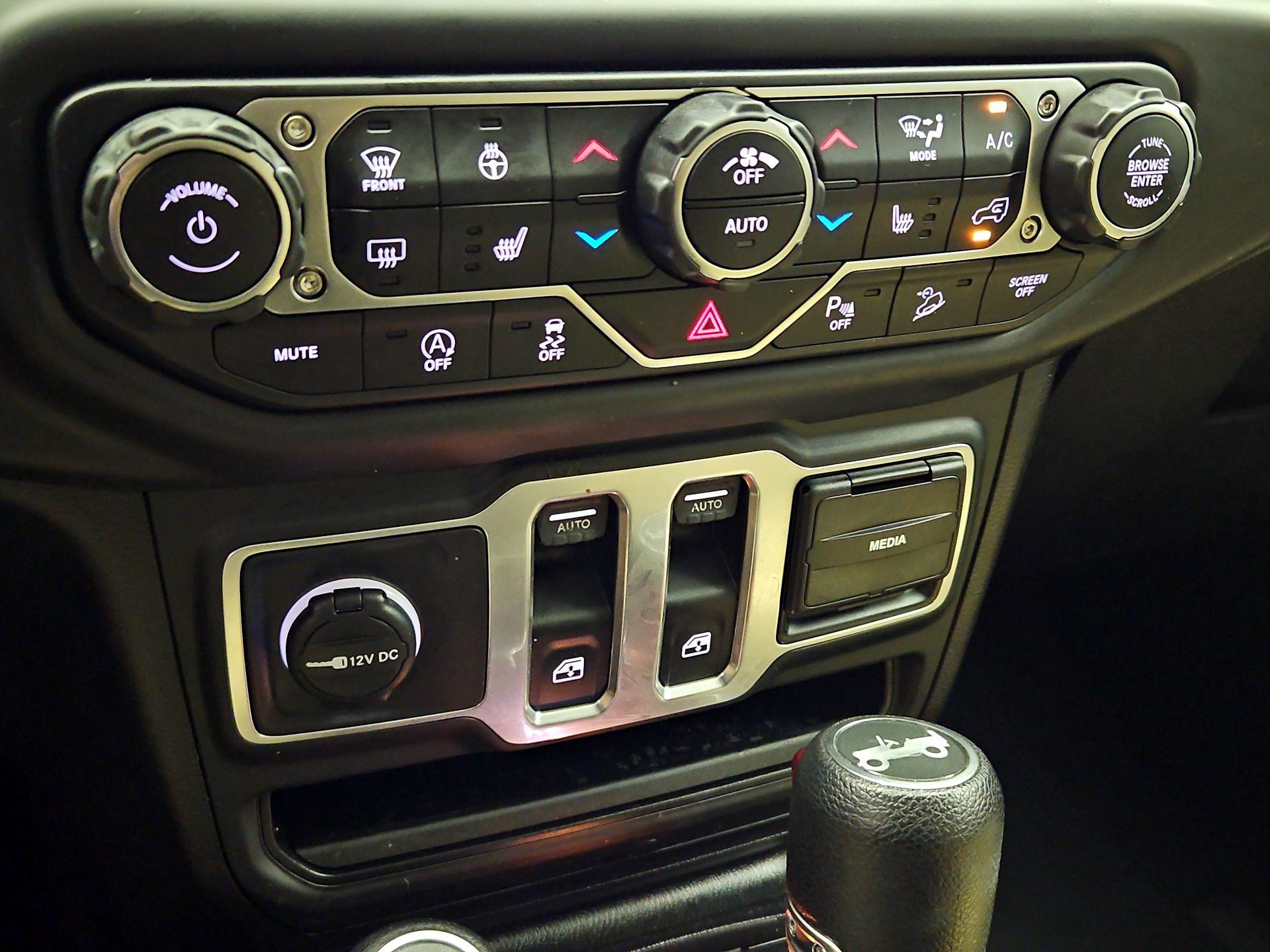 Thumbnail: 2018 Jeep Wrangler - 16