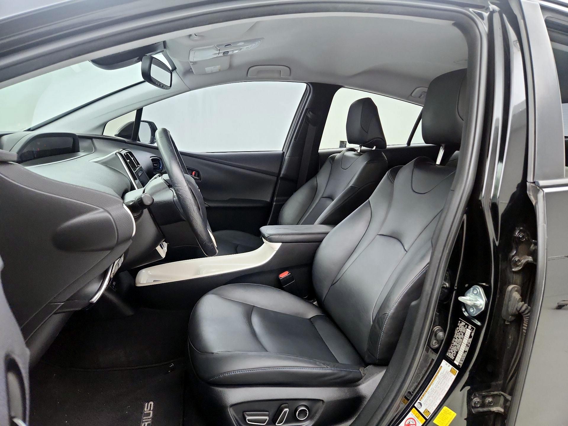Thumbnail: 2016 Toyota Prius - 9