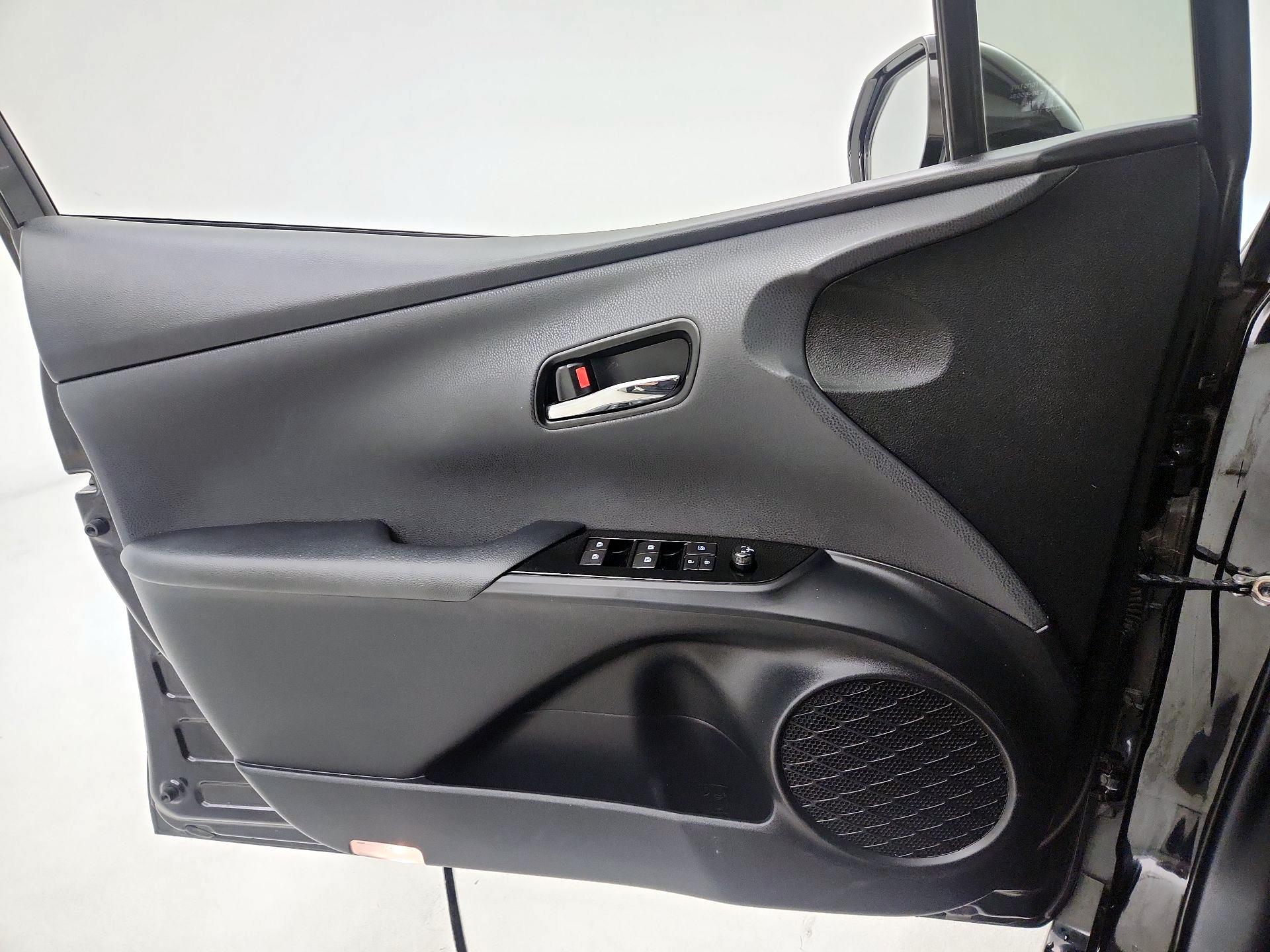 Thumbnail: 2016 Toyota Prius - 10