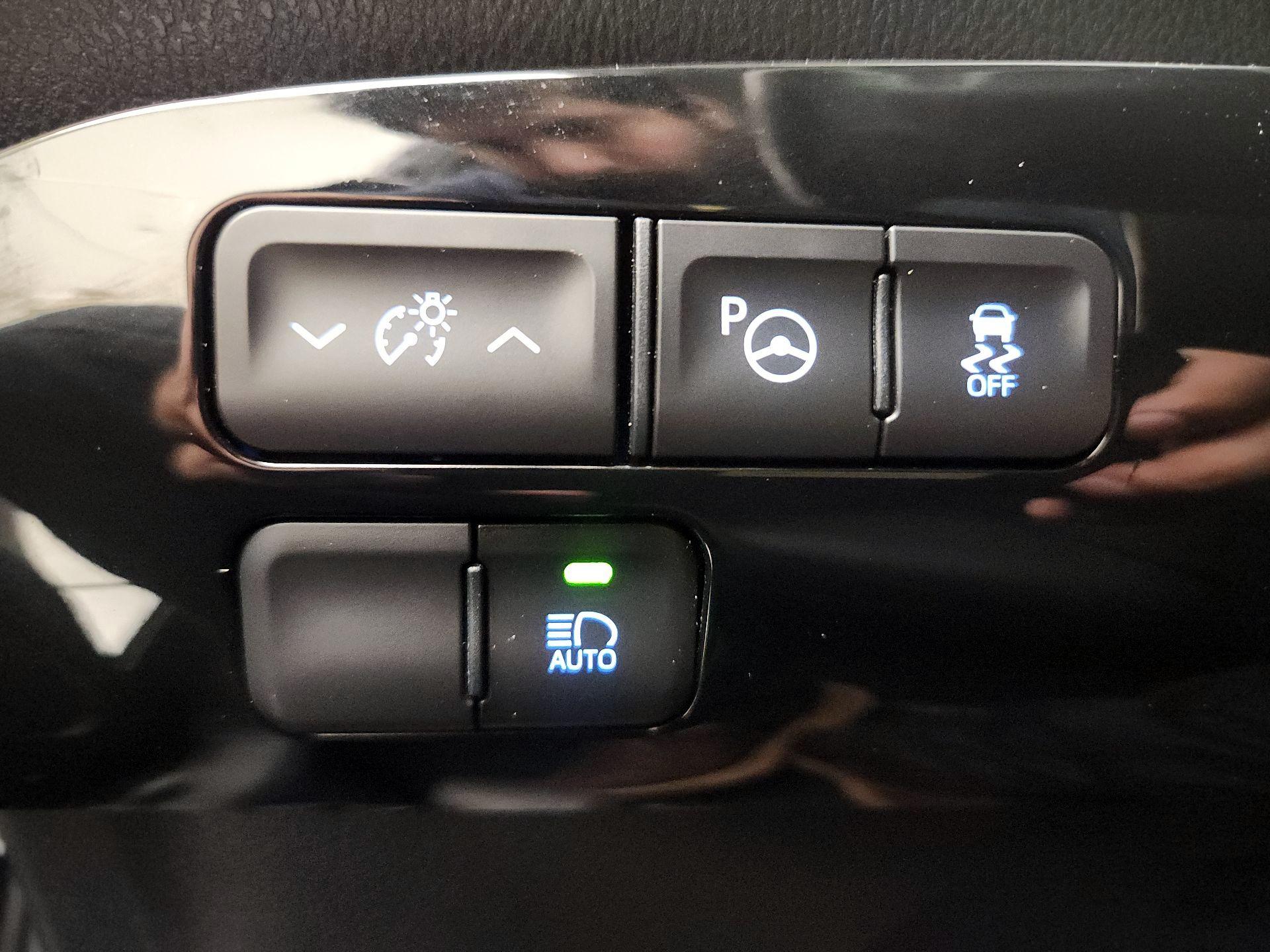 Thumbnail: 2016 Toyota Prius - 11