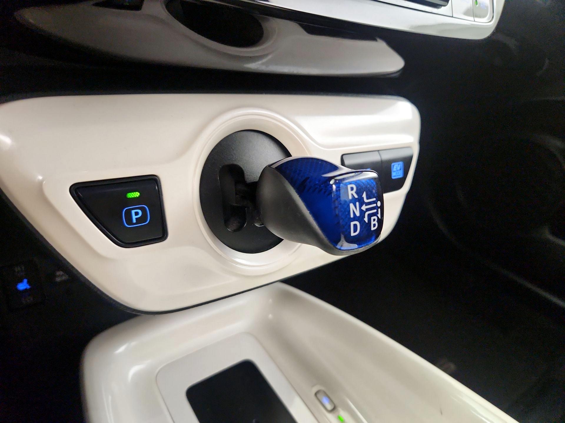 Thumbnail: 2016 Toyota Prius - 15