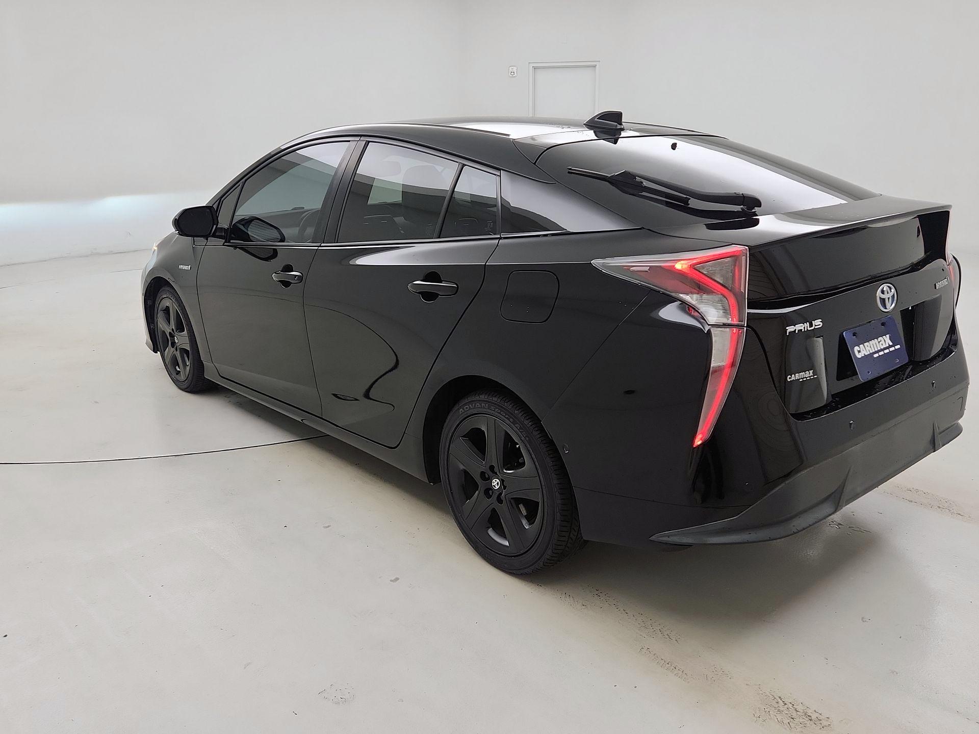 Thumbnail: 2016 Toyota Prius - 7