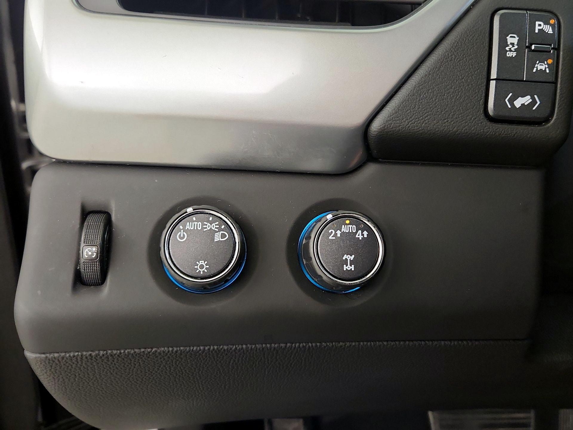 Thumbnail: 2018 Chevrolet Suburban - 13