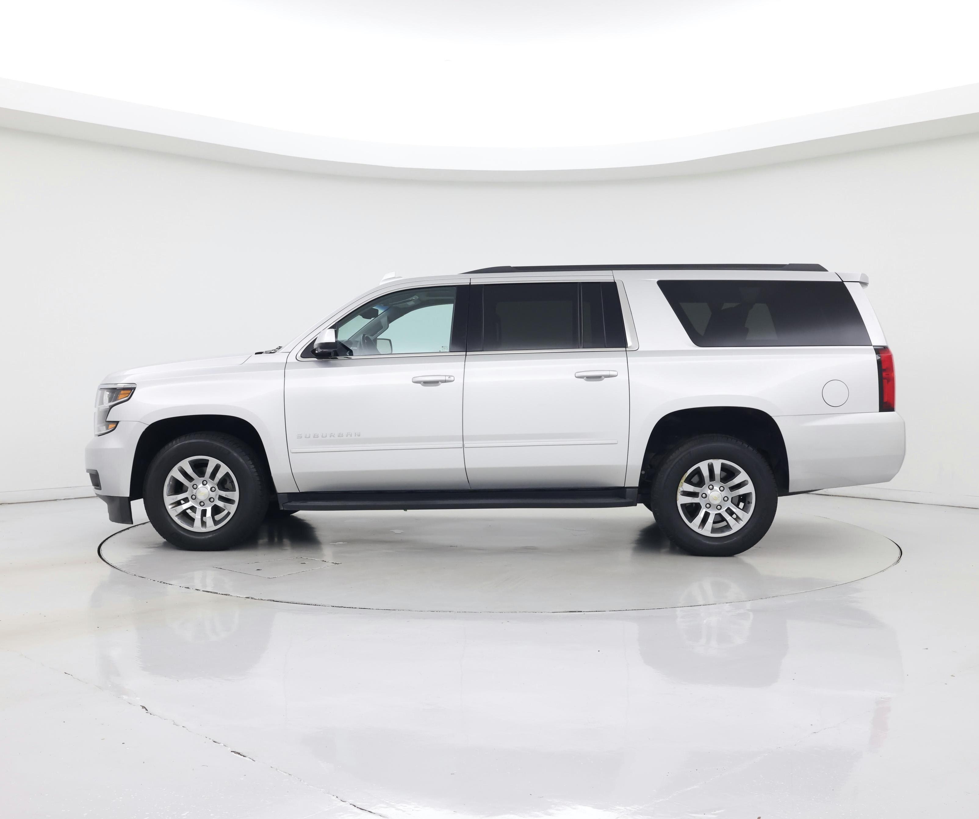 Thumbnail: 2018 Chevrolet Suburban - 3