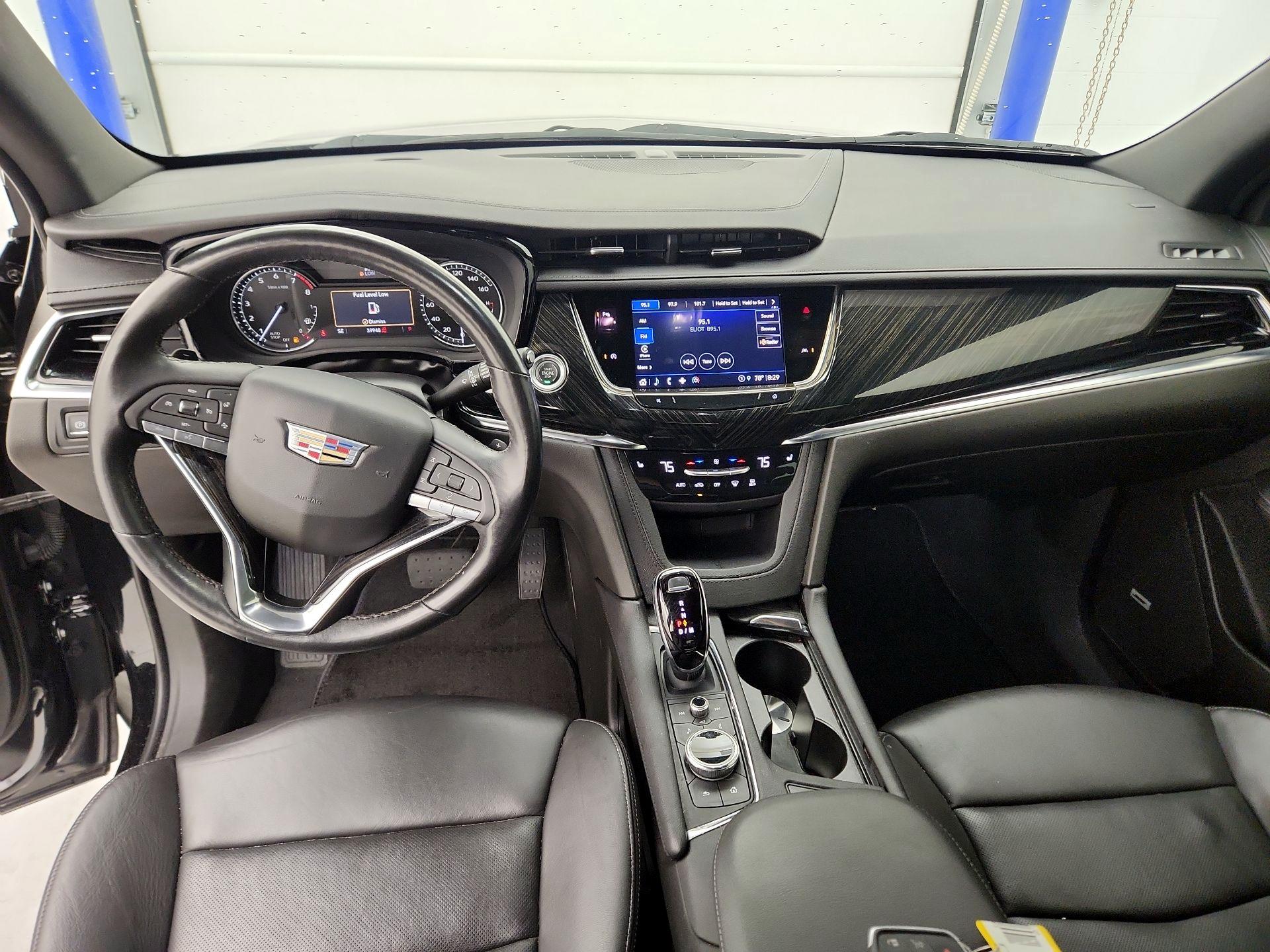 Thumbnail: 2022 Cadillac XT6 - 9