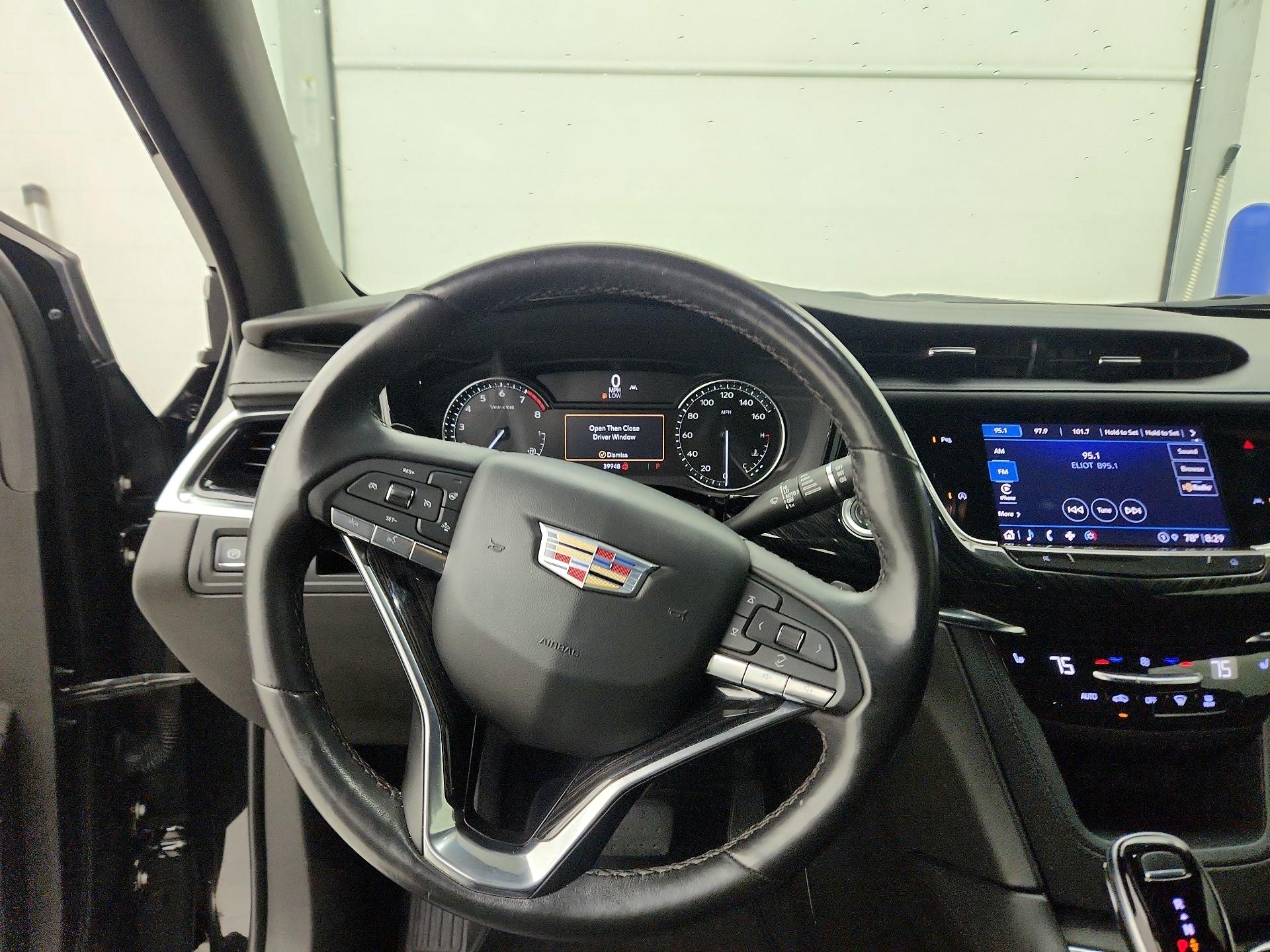 Thumbnail: 2022 Cadillac XT6 - 10