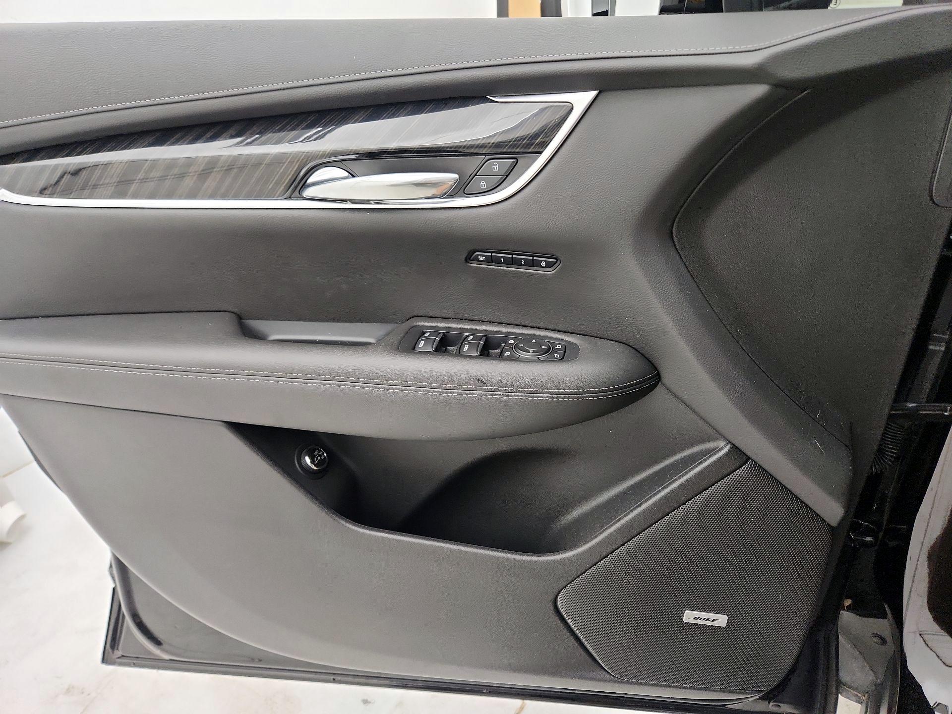 Thumbnail: 2022 Cadillac XT6 - 12