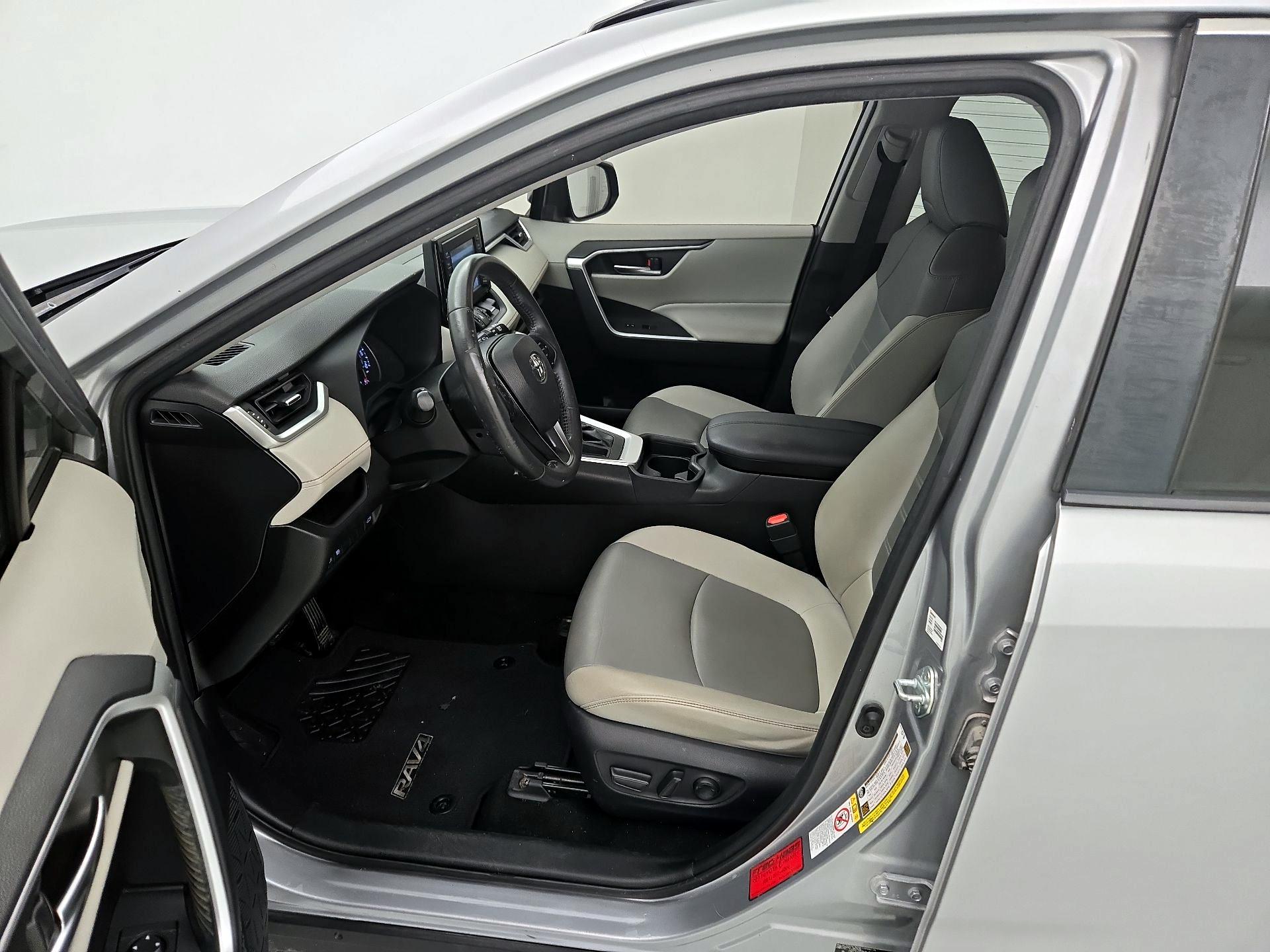 Thumbnail: 2019 Toyota RAV4 - 11