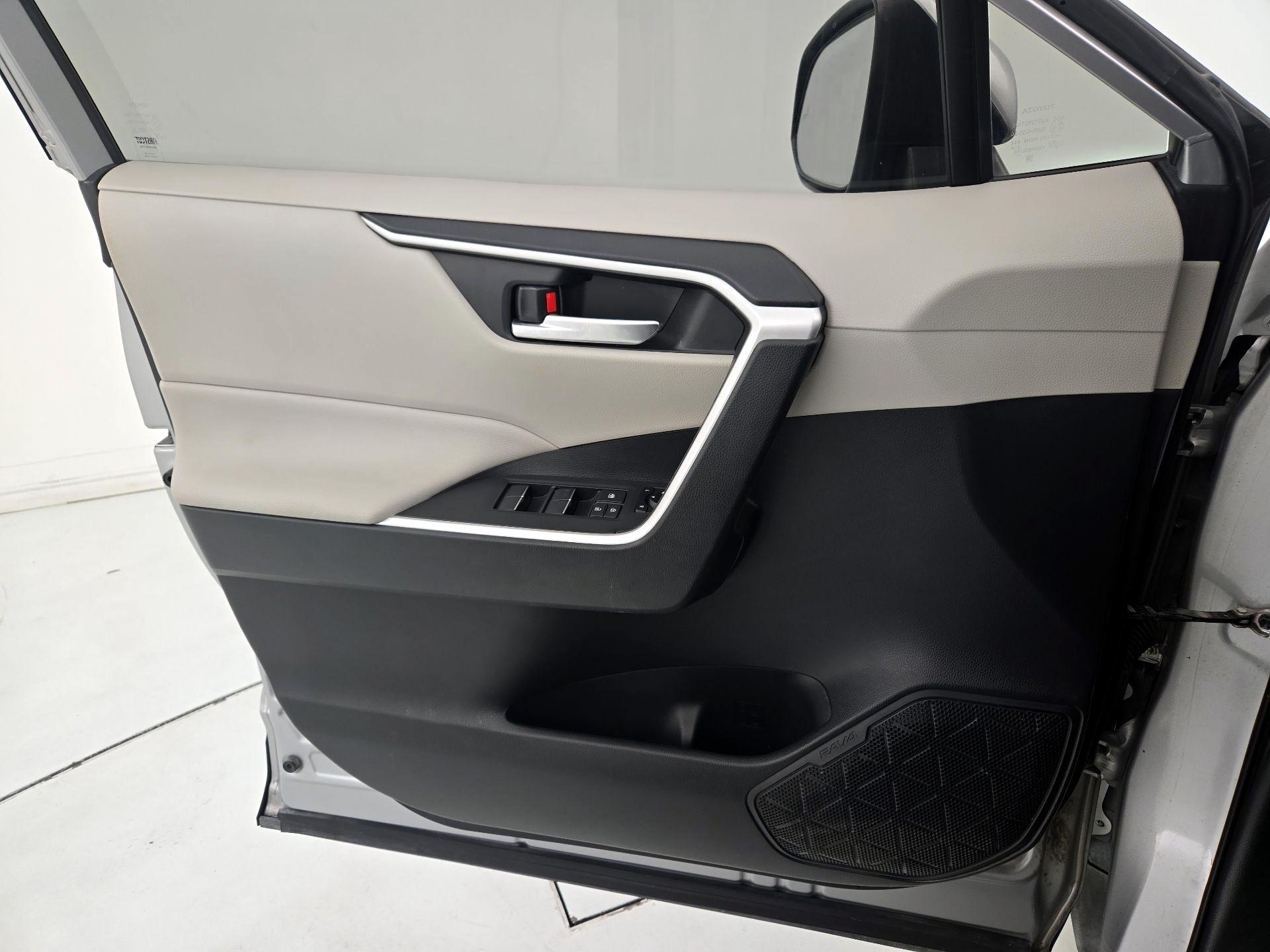 Thumbnail: 2019 Toyota RAV4 - 12