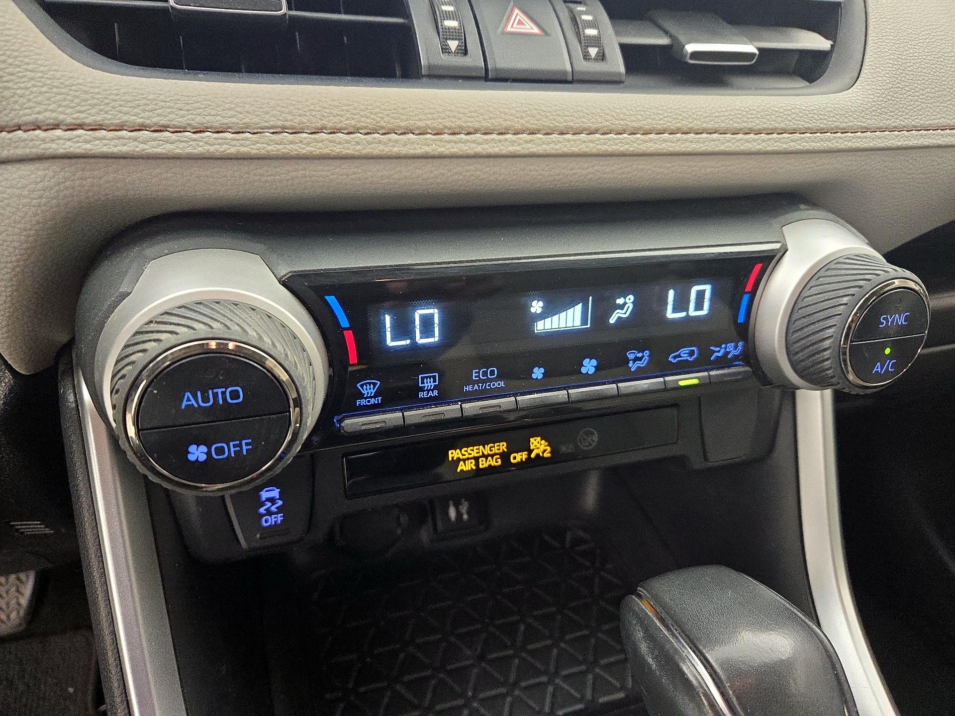 Thumbnail: 2019 Toyota RAV4 - 17