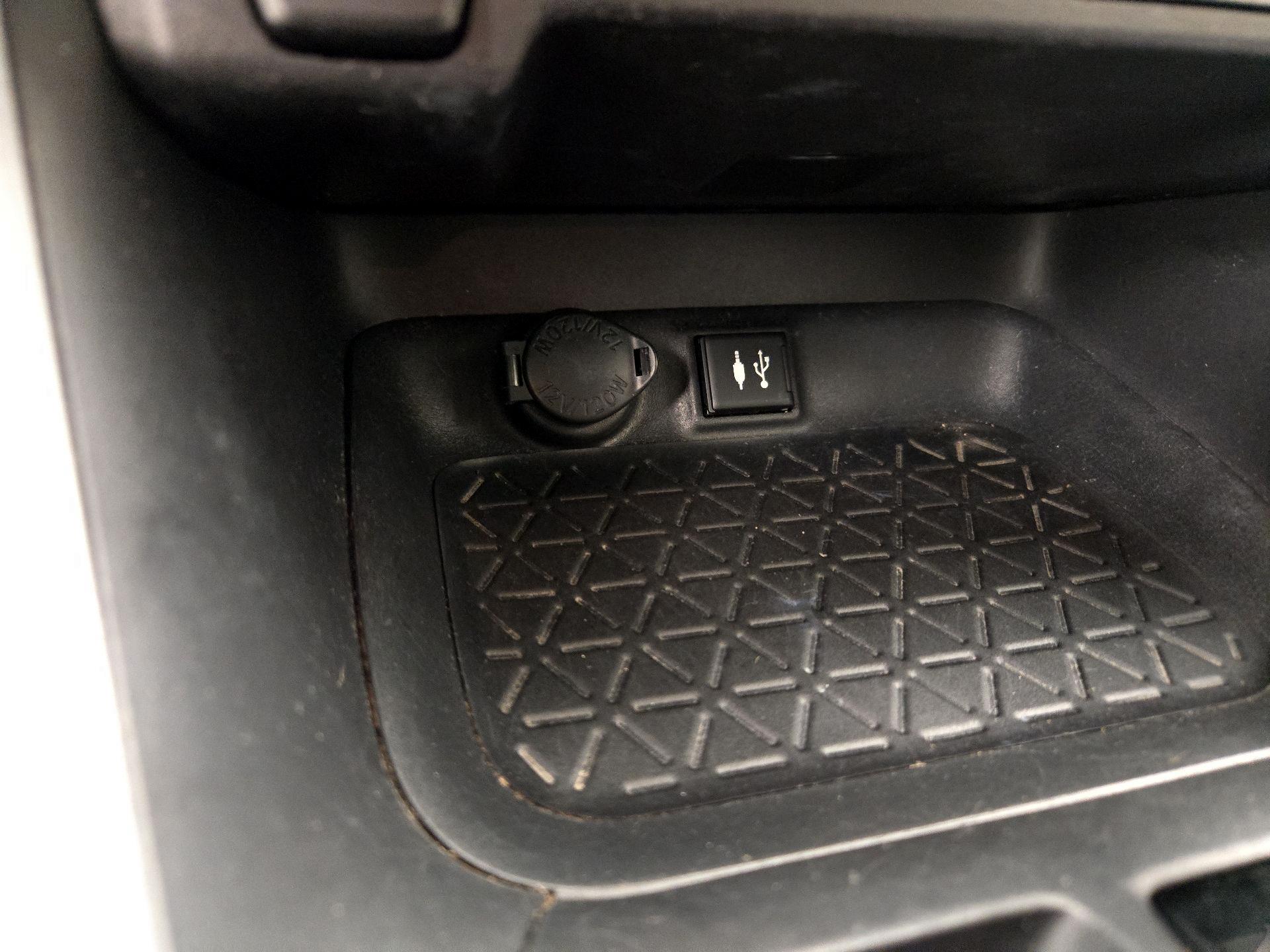Thumbnail: 2019 Toyota RAV4 - 19