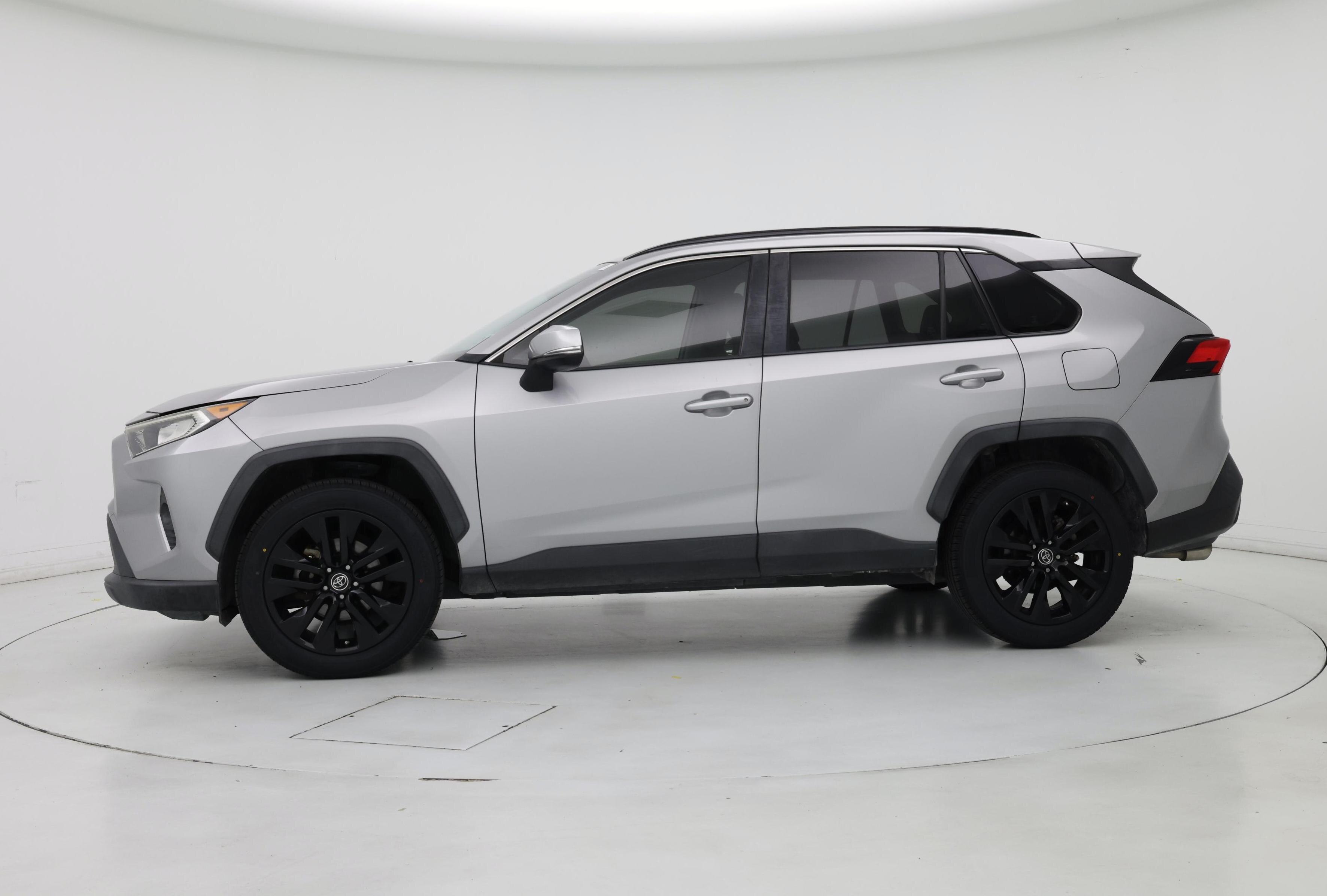 Thumbnail: 2019 Toyota RAV4 - 3
