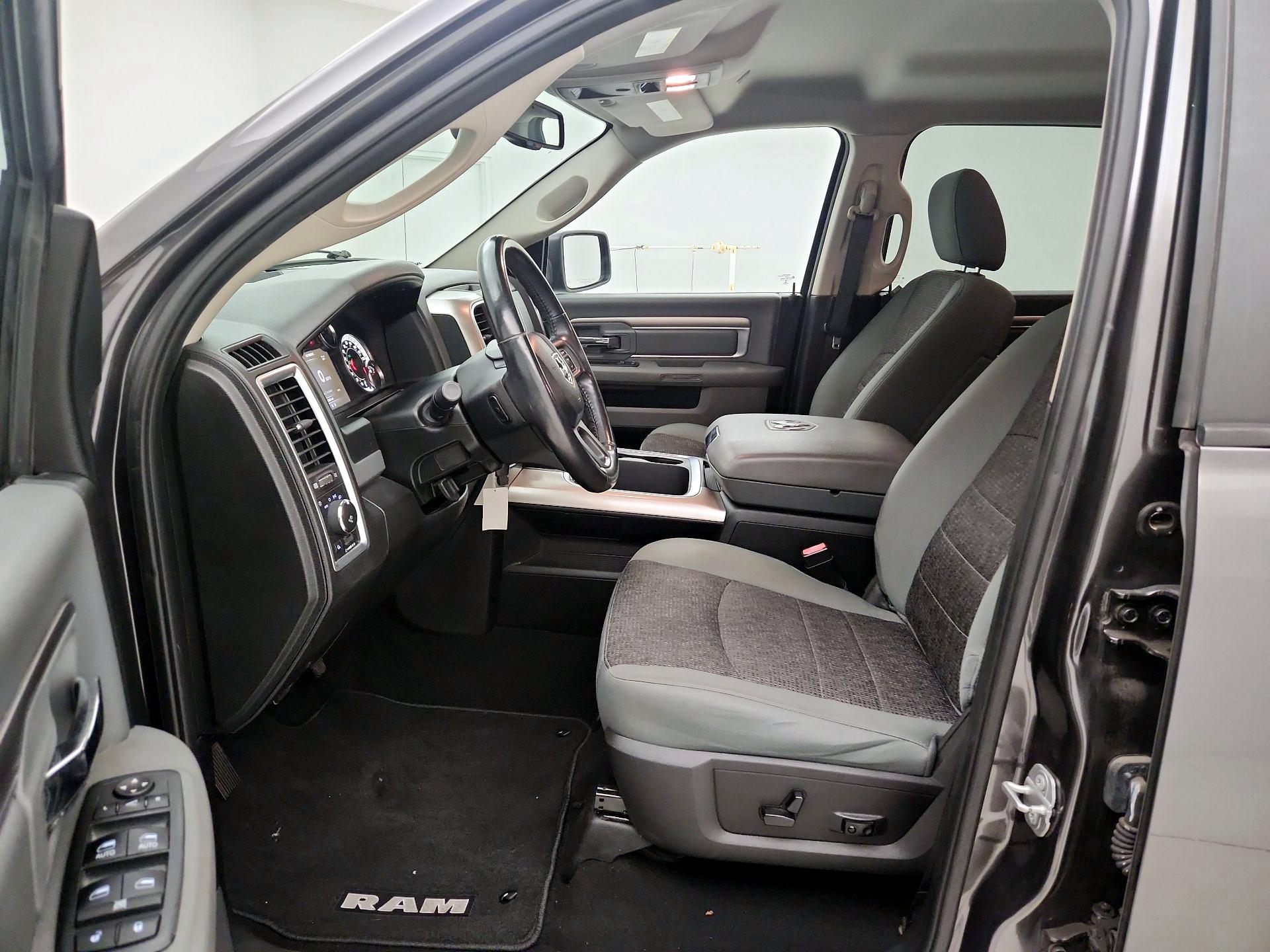 Thumbnail: 2019 RAM 1500 Classic - 11