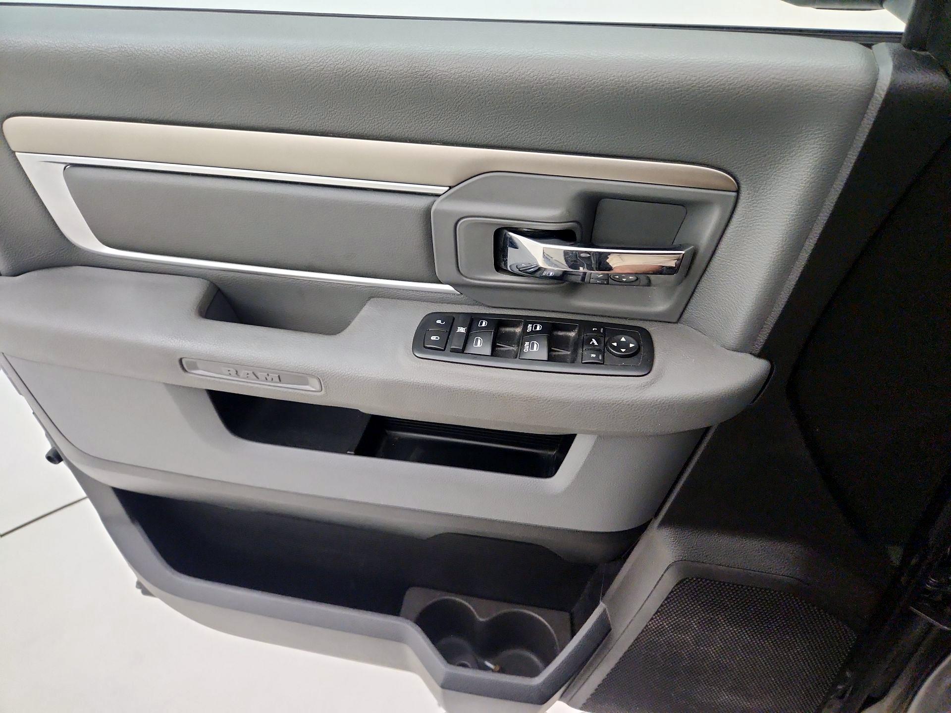 Thumbnail: 2019 RAM 1500 Classic - 12