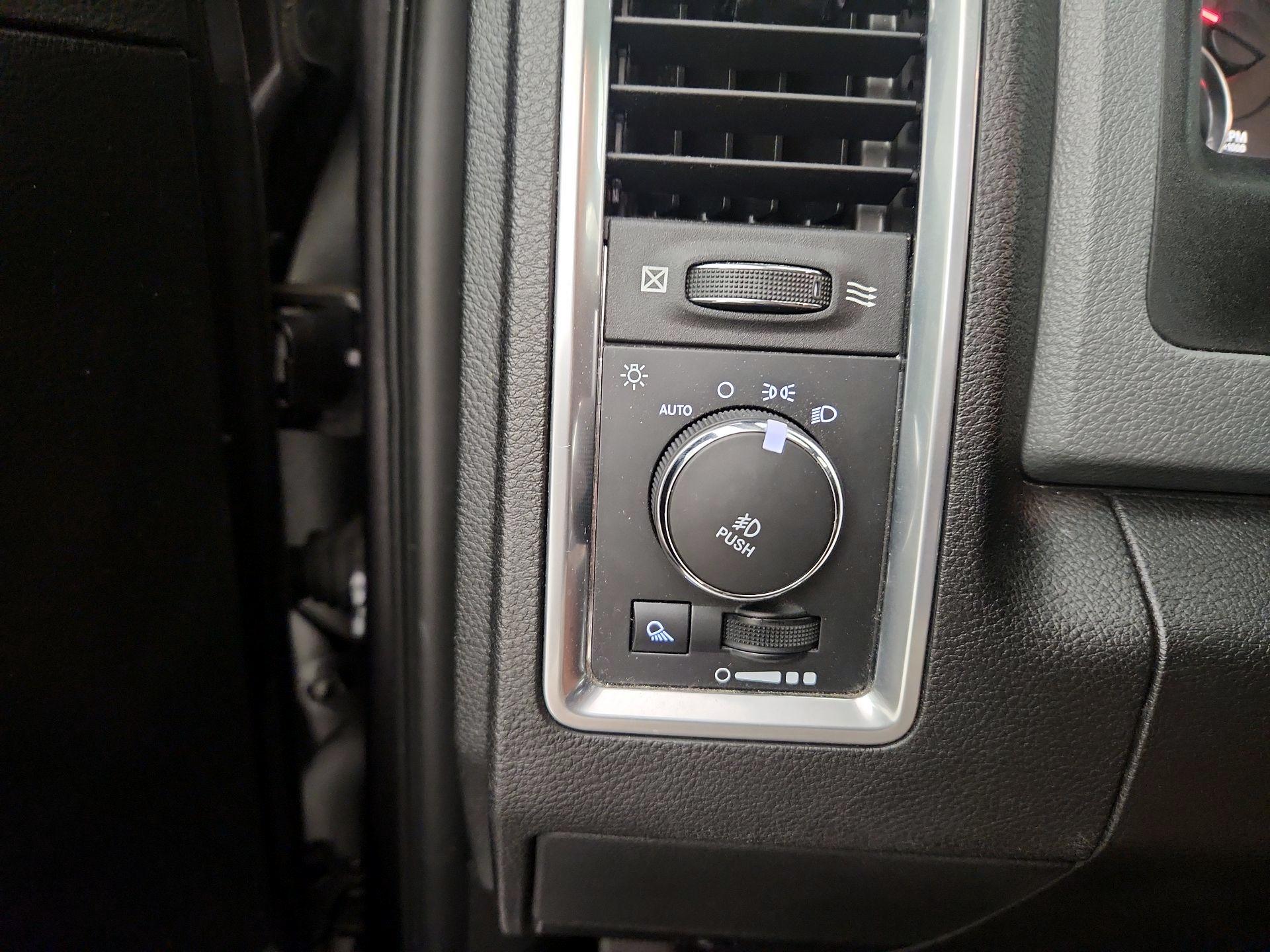 Thumbnail: 2019 RAM 1500 Classic - 13