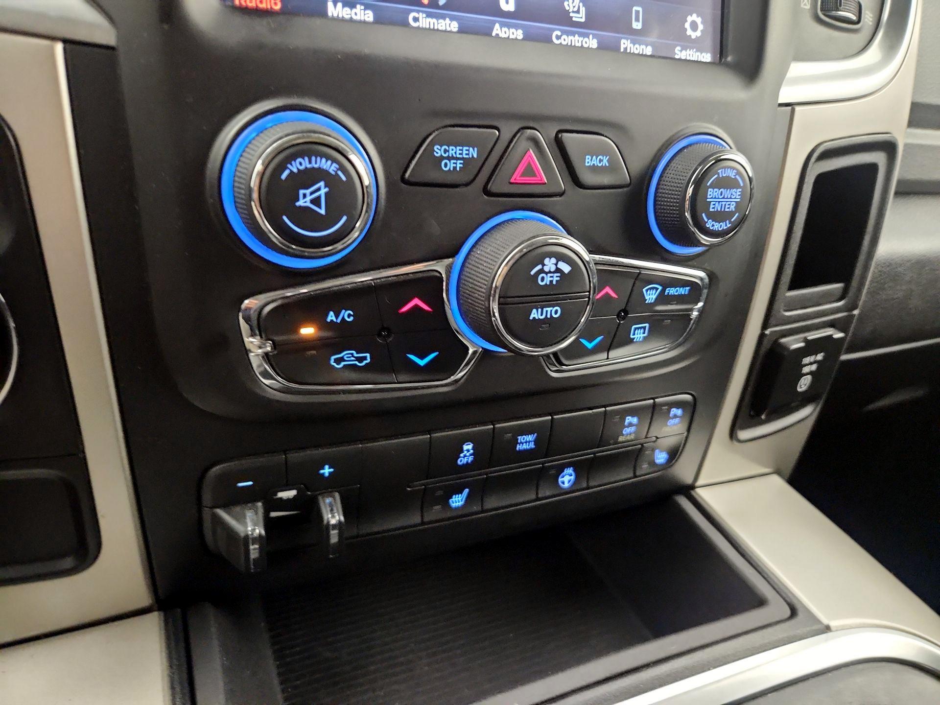 Thumbnail: 2019 RAM 1500 Classic - 16