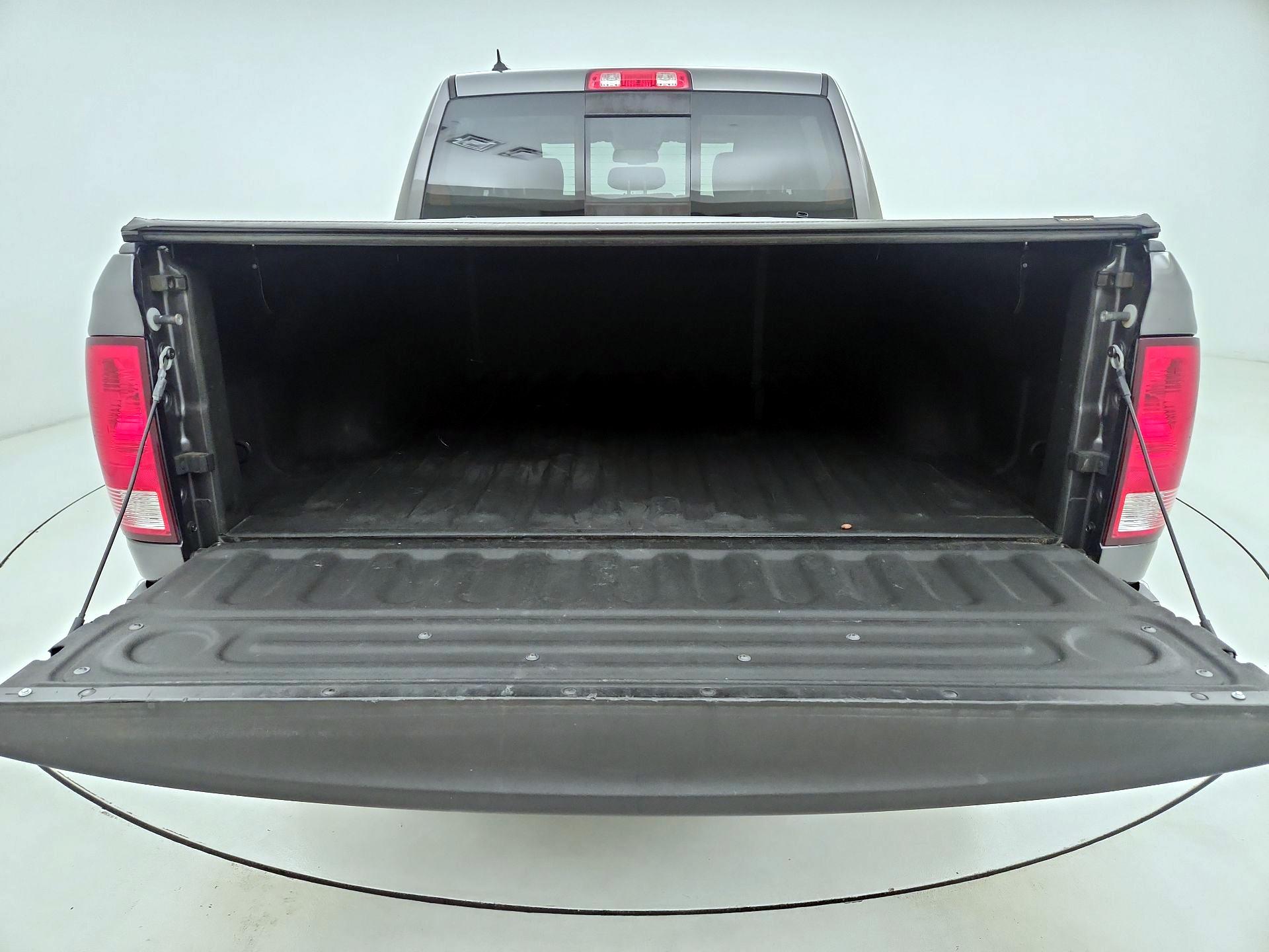 Thumbnail: 2019 RAM 1500 Classic - 19