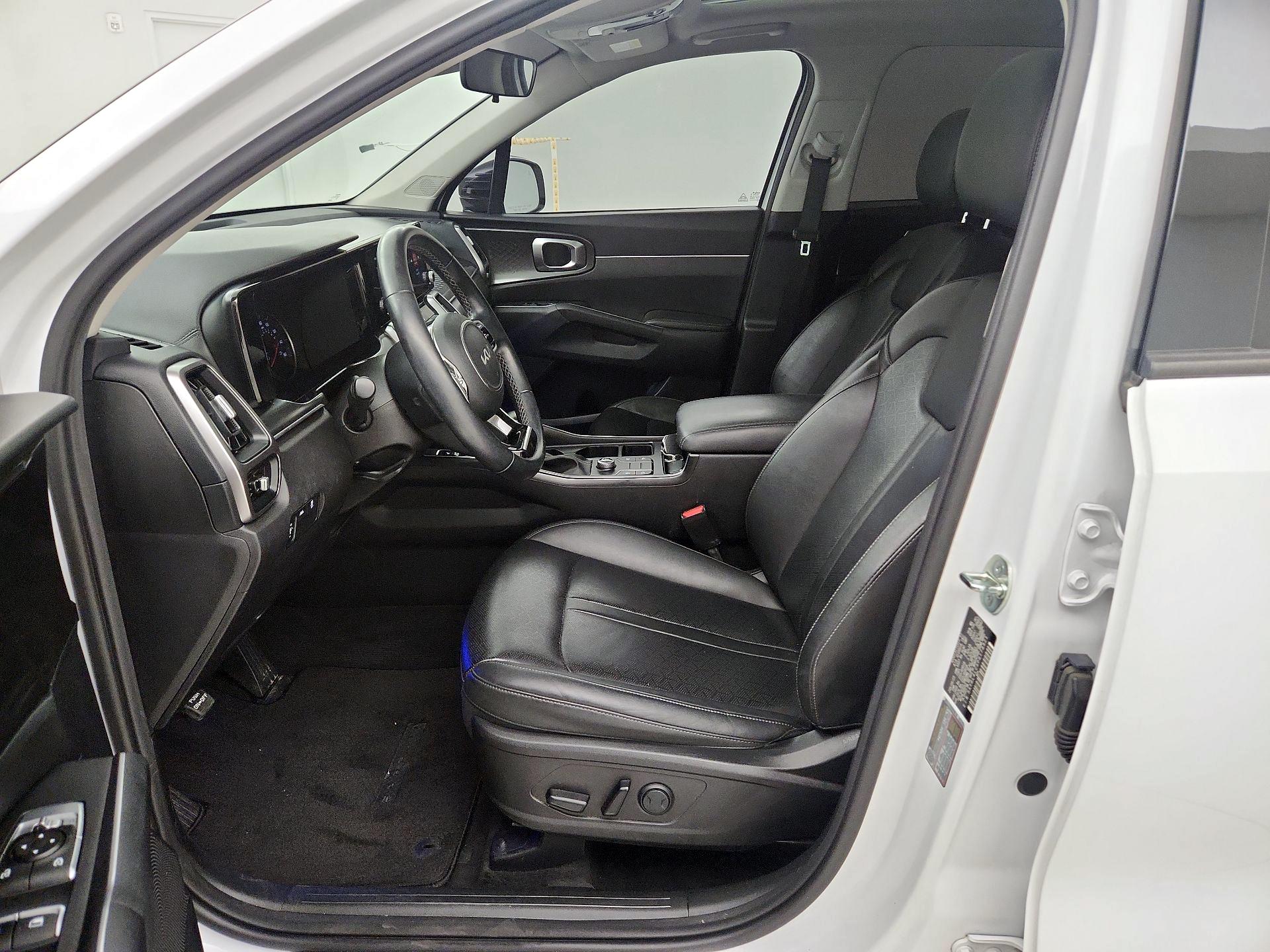 Thumbnail: 2023 Kia Sorento - 9