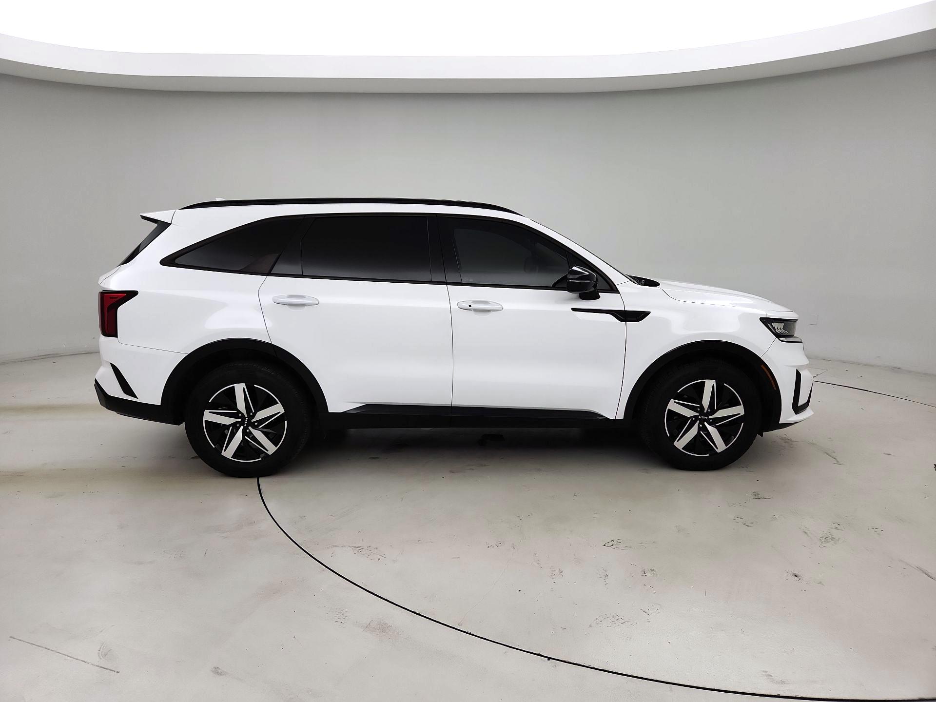 Thumbnail: 2023 Kia Sorento - 4