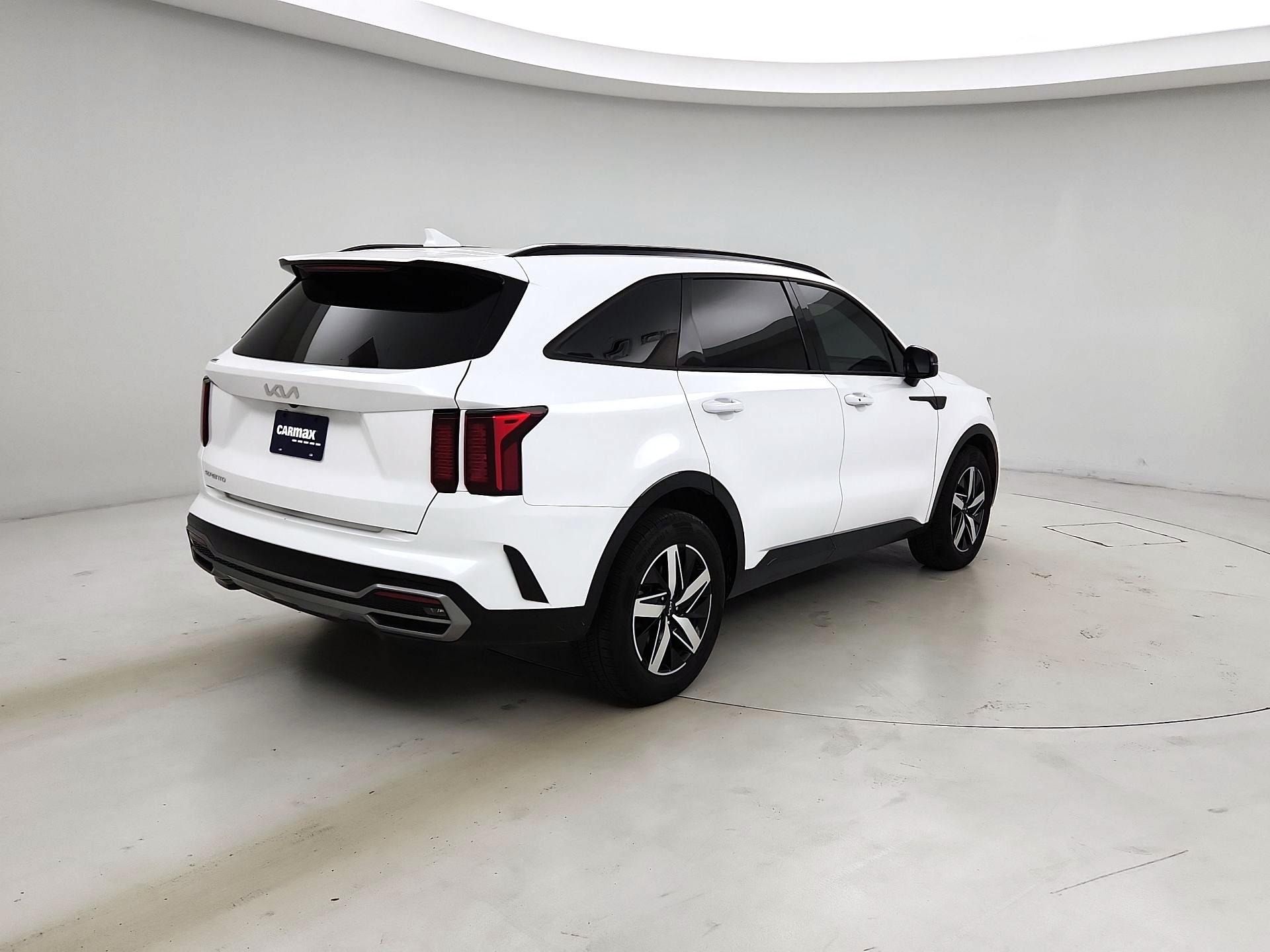 Thumbnail: 2023 Kia Sorento - 5
