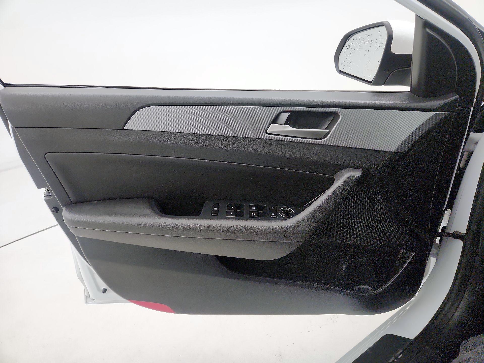 Thumbnail: 2019 Hyundai Sonata - 12