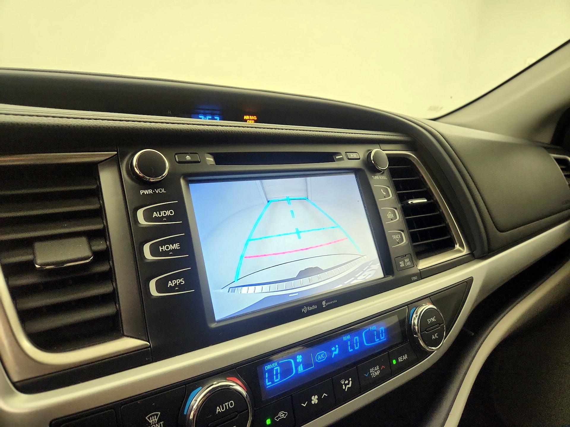 Thumbnail: 2014 Toyota Highlander - 14