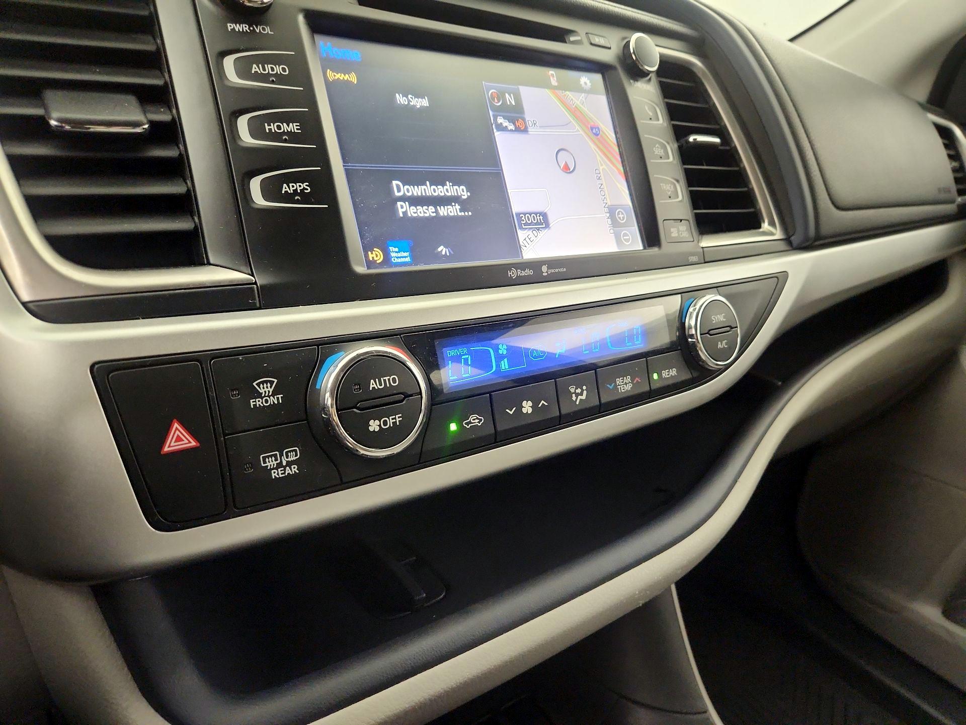 Thumbnail: 2014 Toyota Highlander - 16