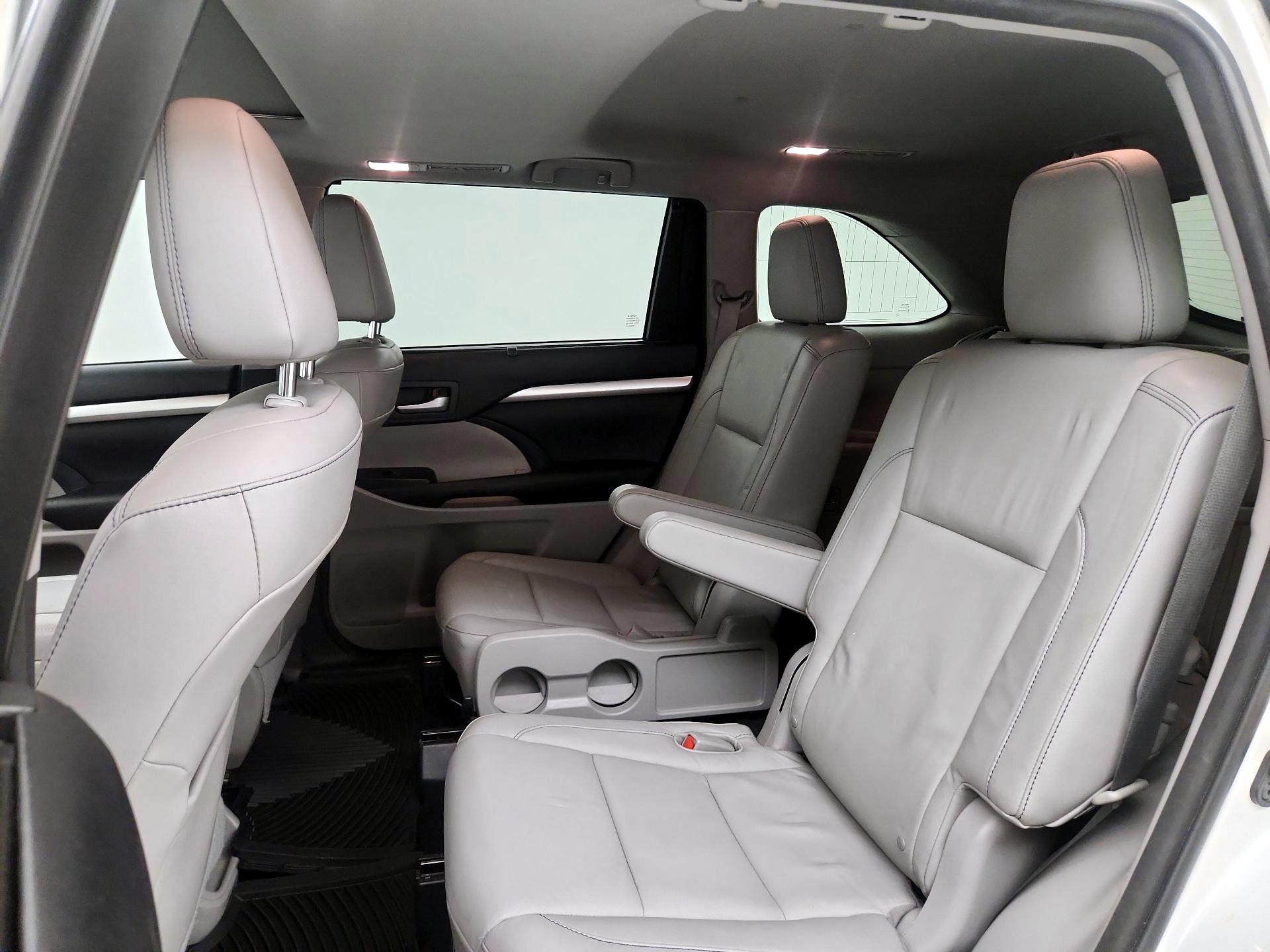 Thumbnail: 2014 Toyota Highlander - 18