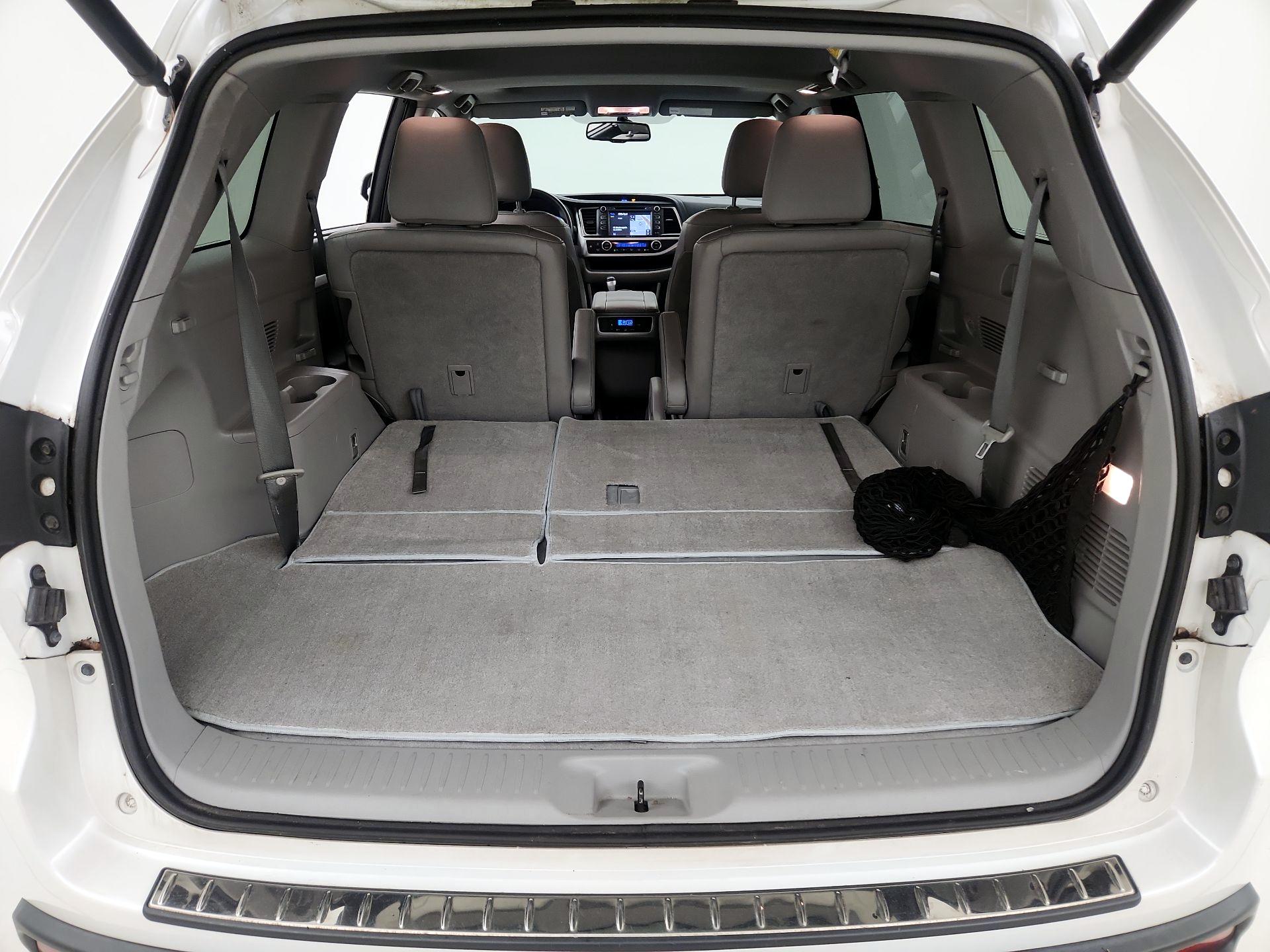 Thumbnail: 2014 Toyota Highlander - 19