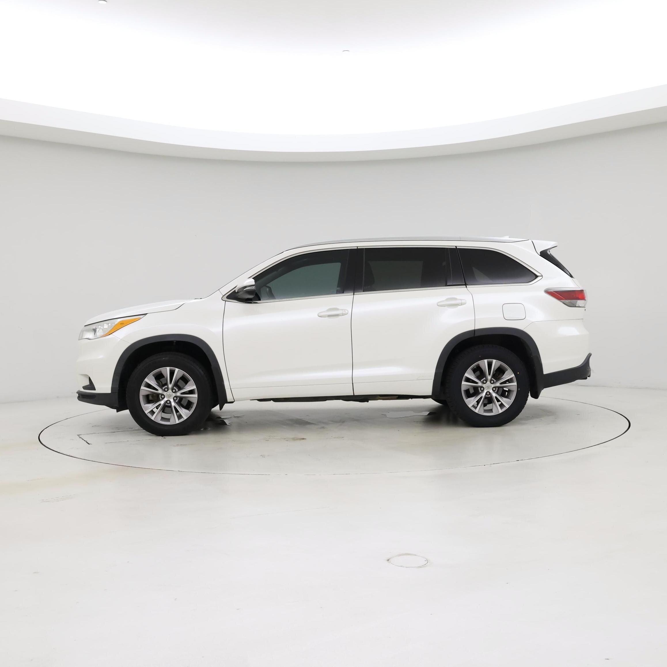 Thumbnail: 2014 Toyota Highlander - 3