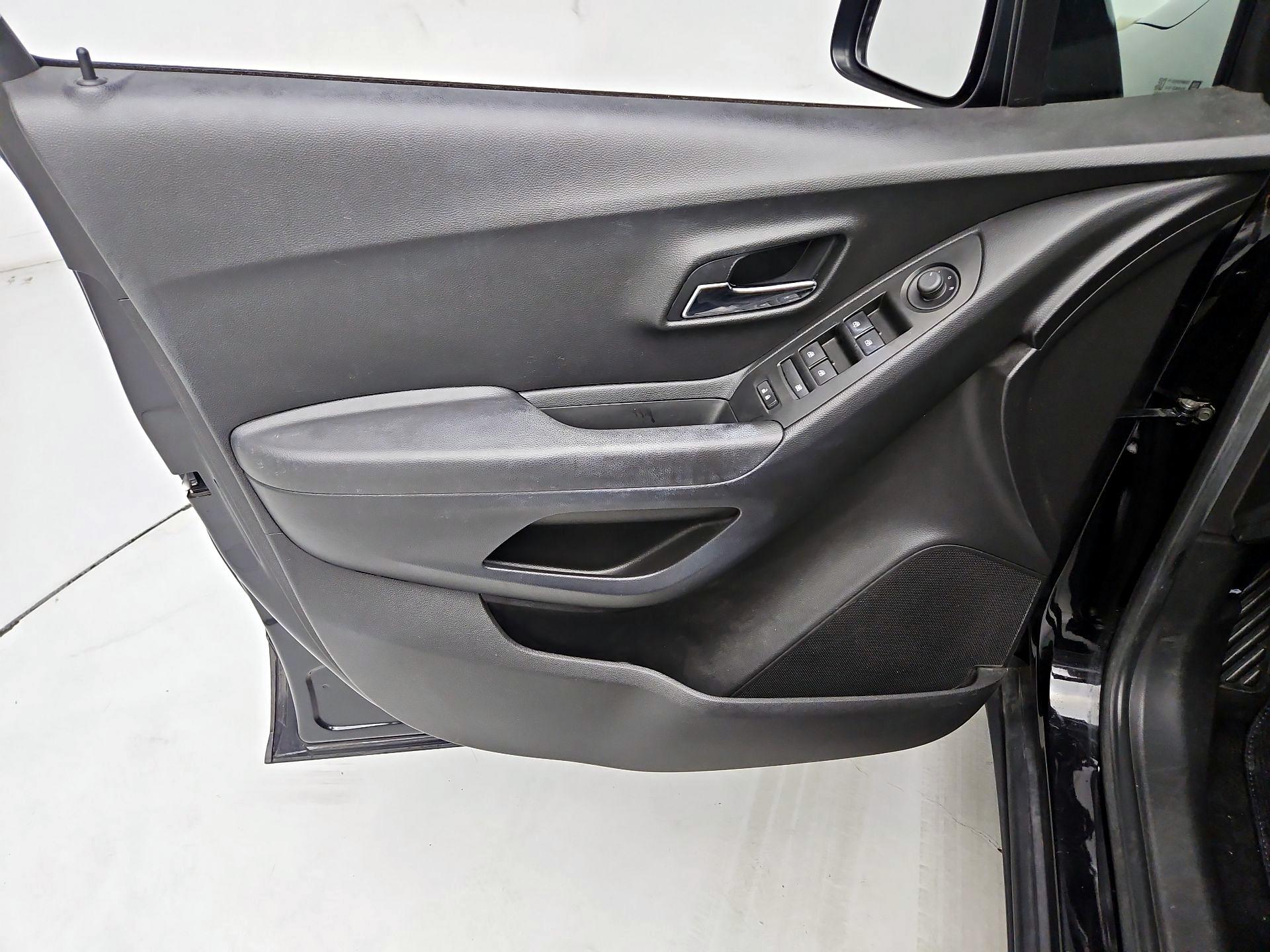 Thumbnail: 2019 Chevrolet Trax - 12