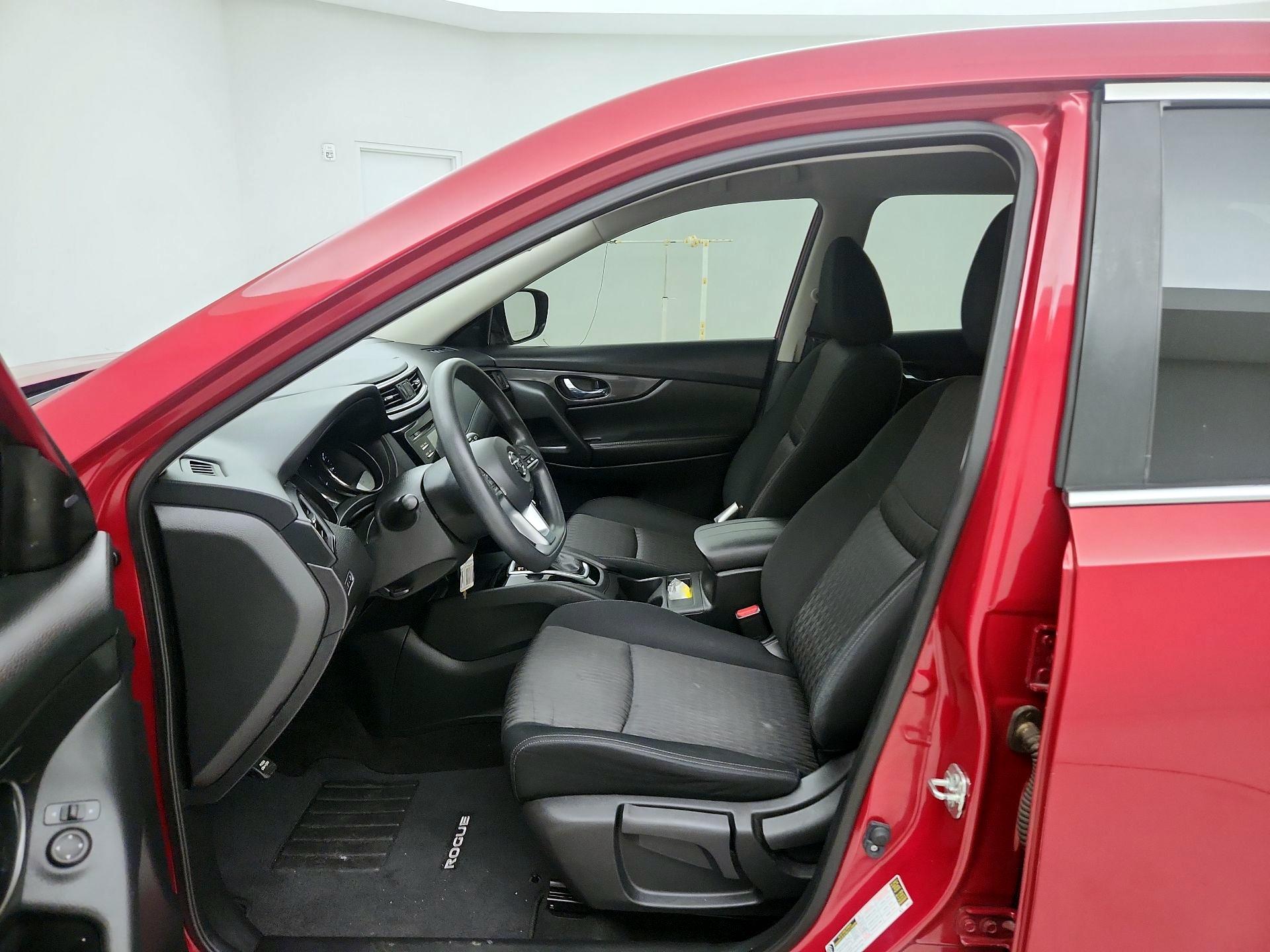 Thumbnail: 2017 Nissan Rogue - 11