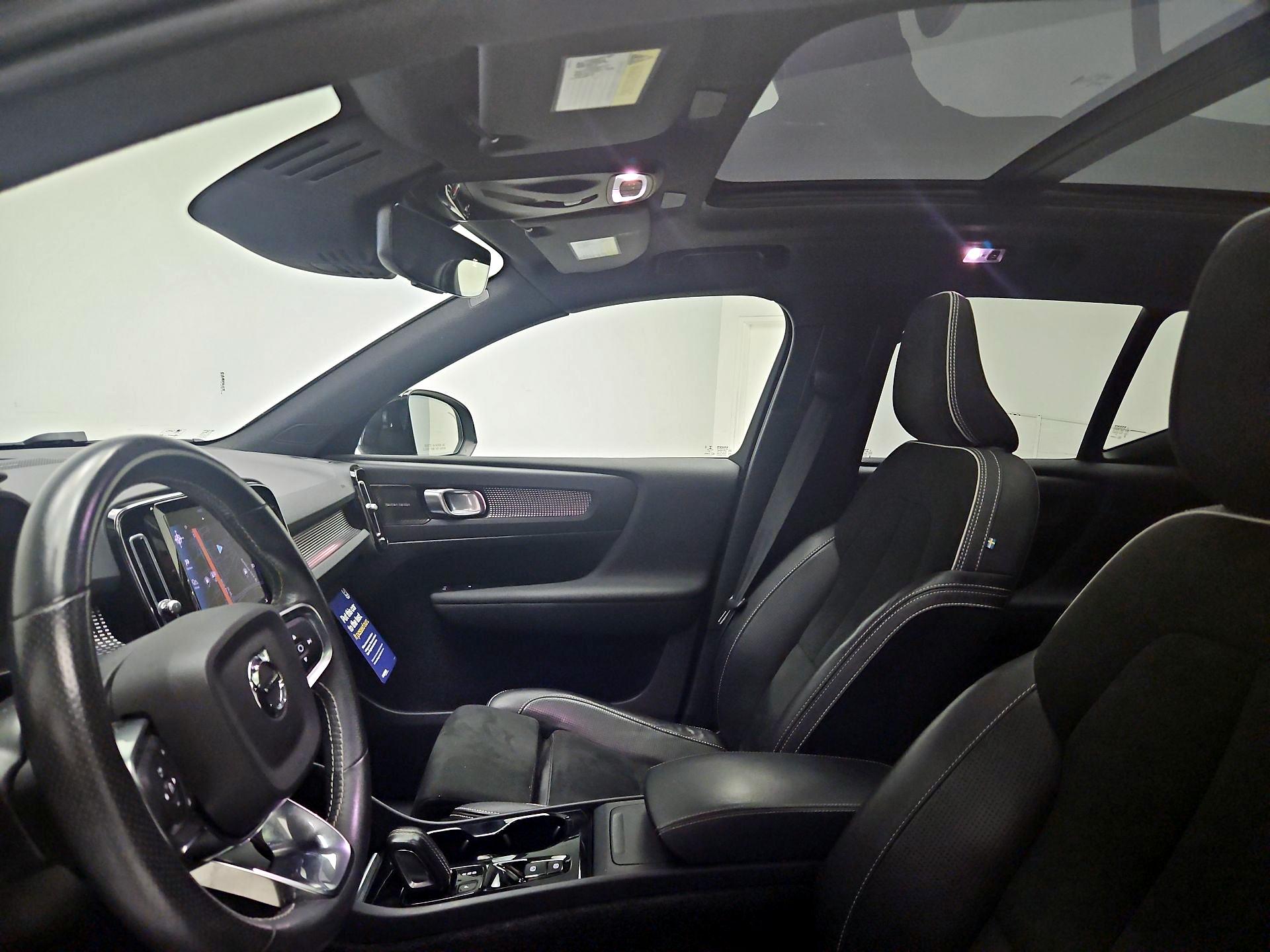 Thumbnail: 2021 Volvo XC40 - 20