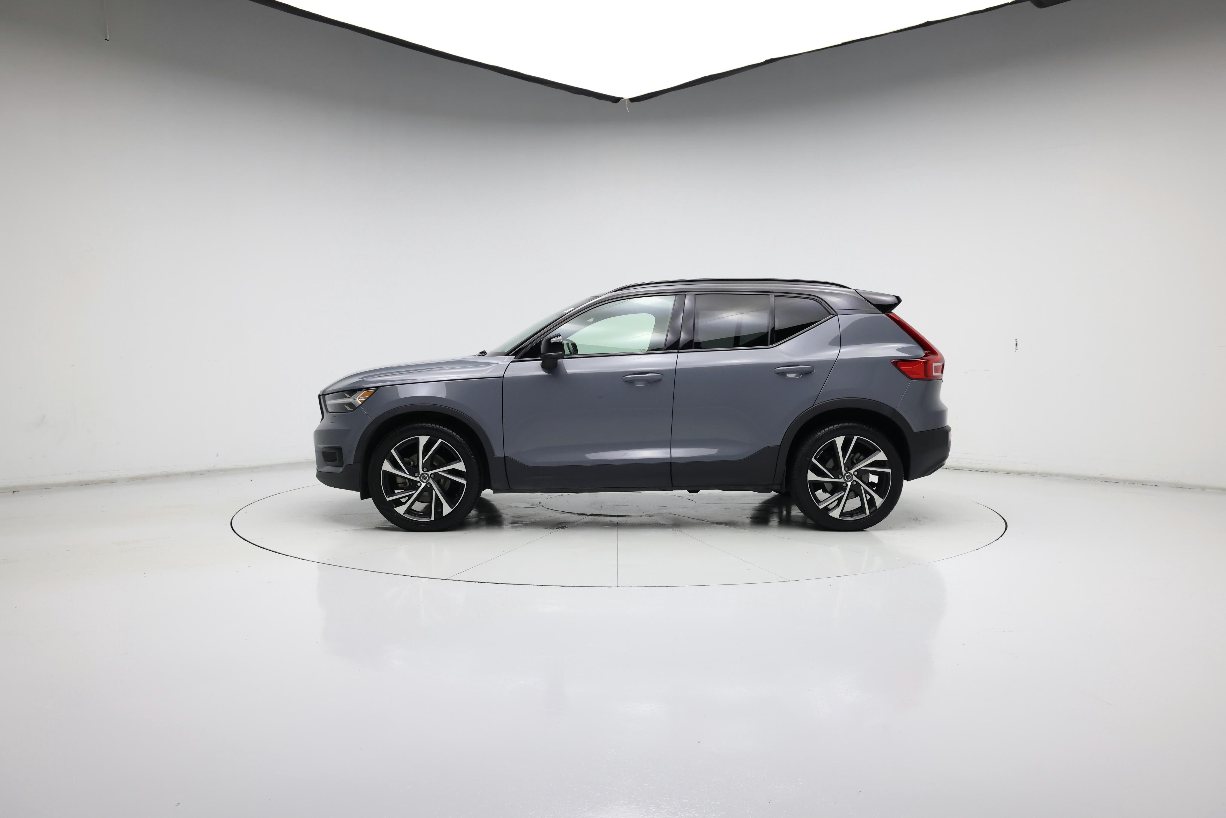 Thumbnail: 2021 Volvo XC40 - 3