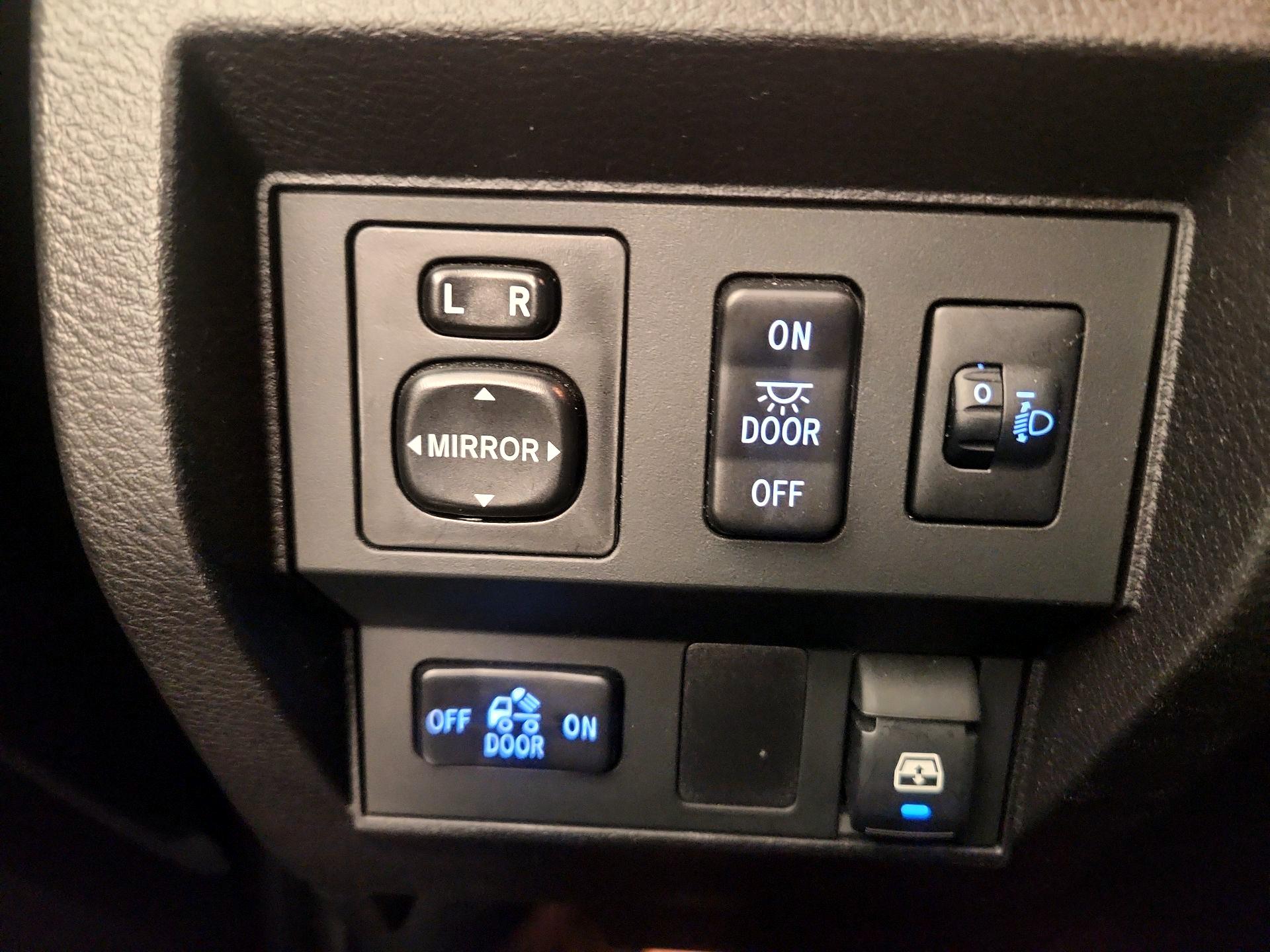 Thumbnail: 2015 Toyota Tundra - 13