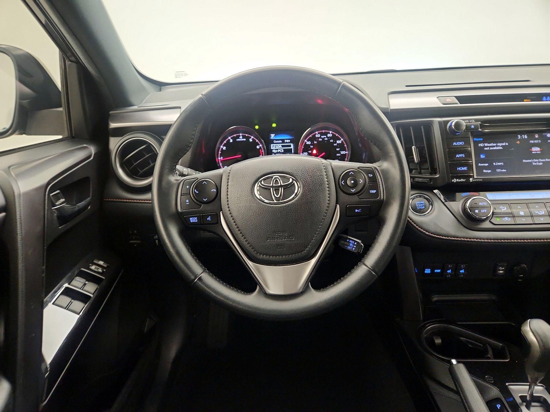 Thumbnail: 2018 Toyota RAV4 - 10