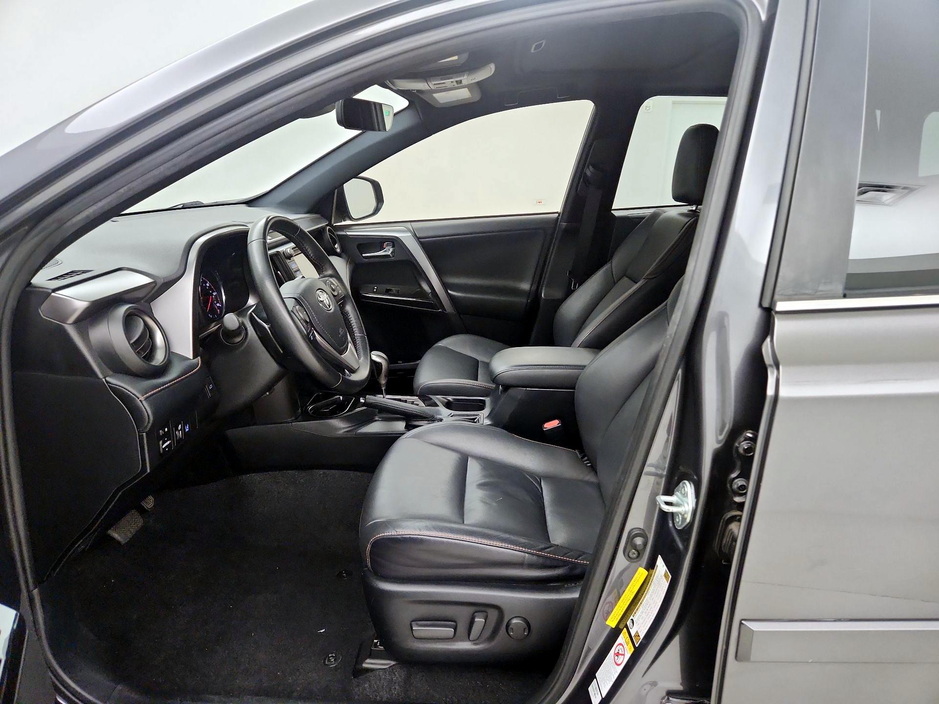 Thumbnail: 2018 Toyota RAV4 - 11
