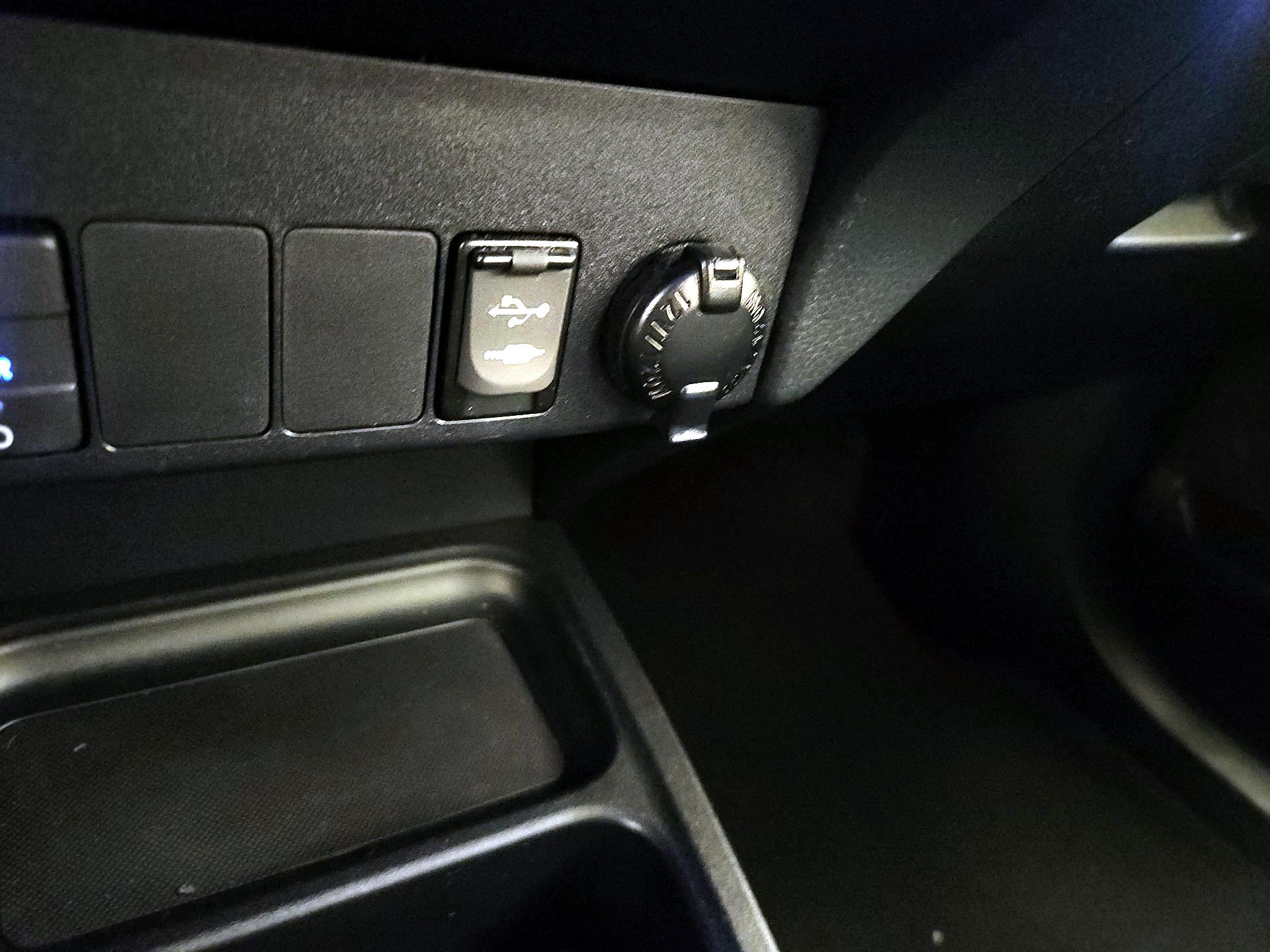 Thumbnail: 2018 Toyota RAV4 - 18