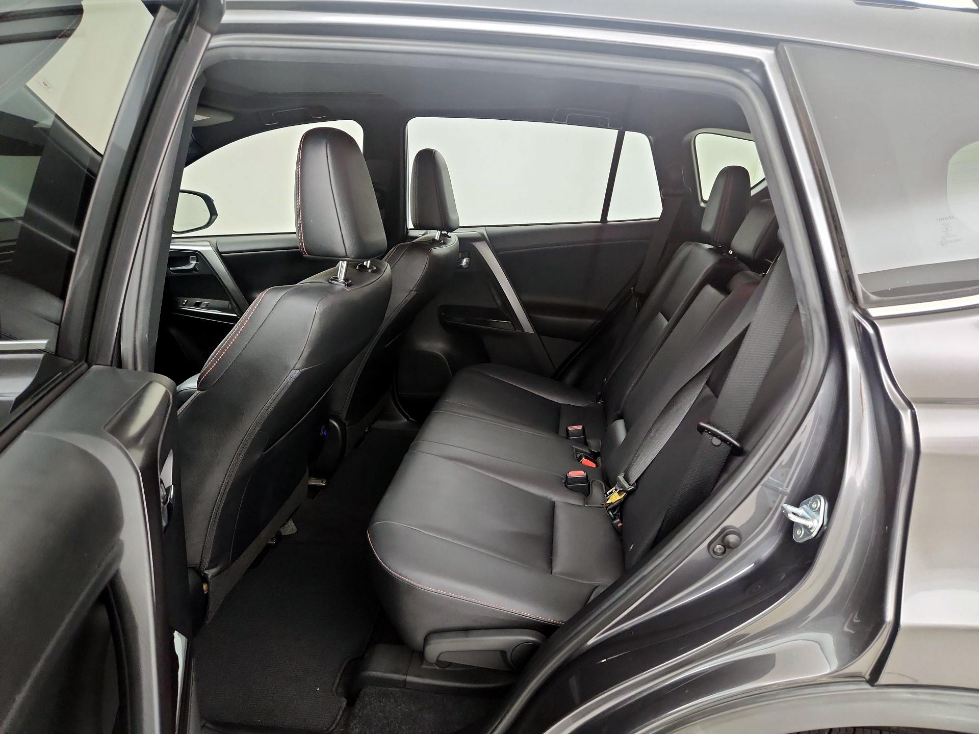Thumbnail: 2018 Toyota RAV4 - 20