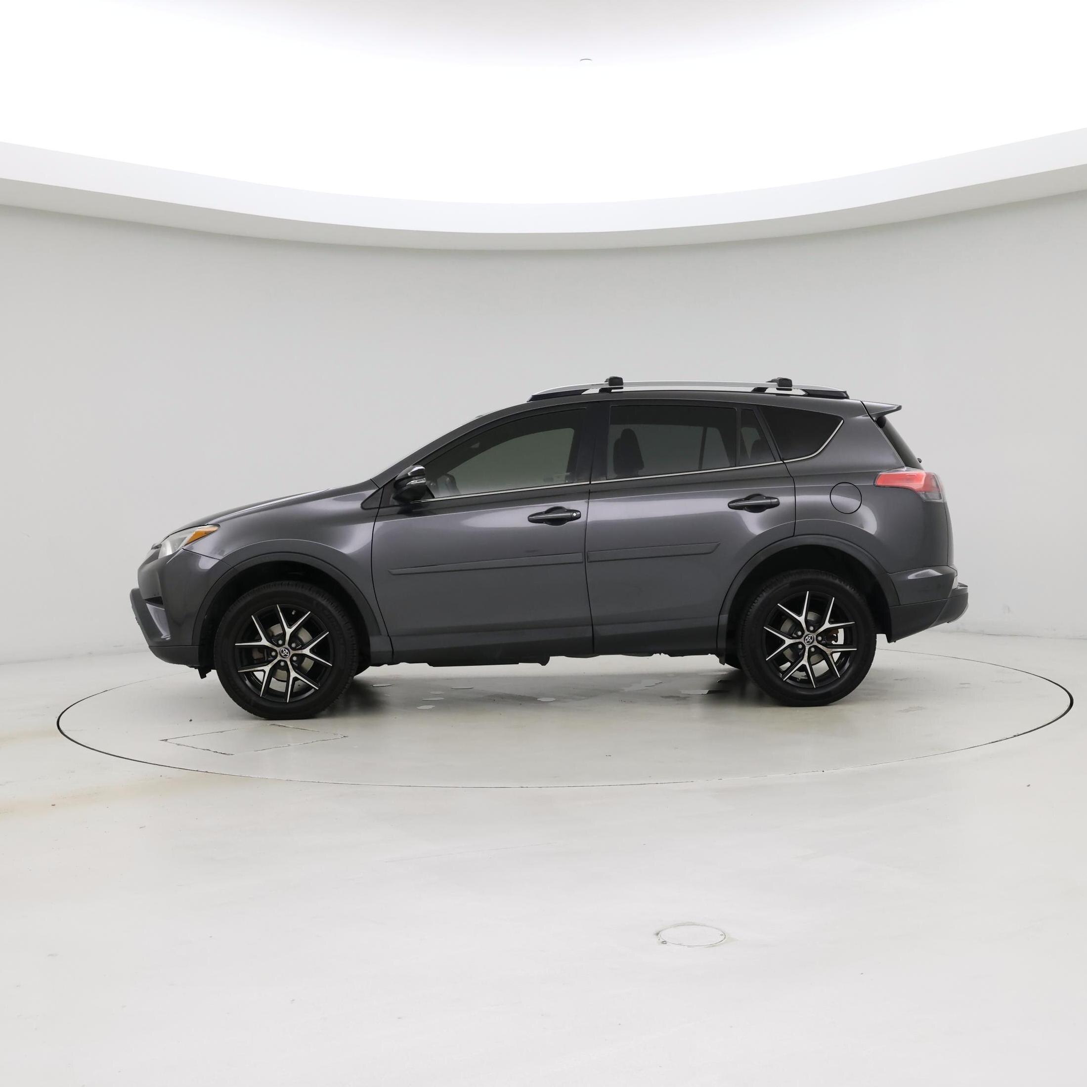 Thumbnail: 2018 Toyota RAV4 - 3