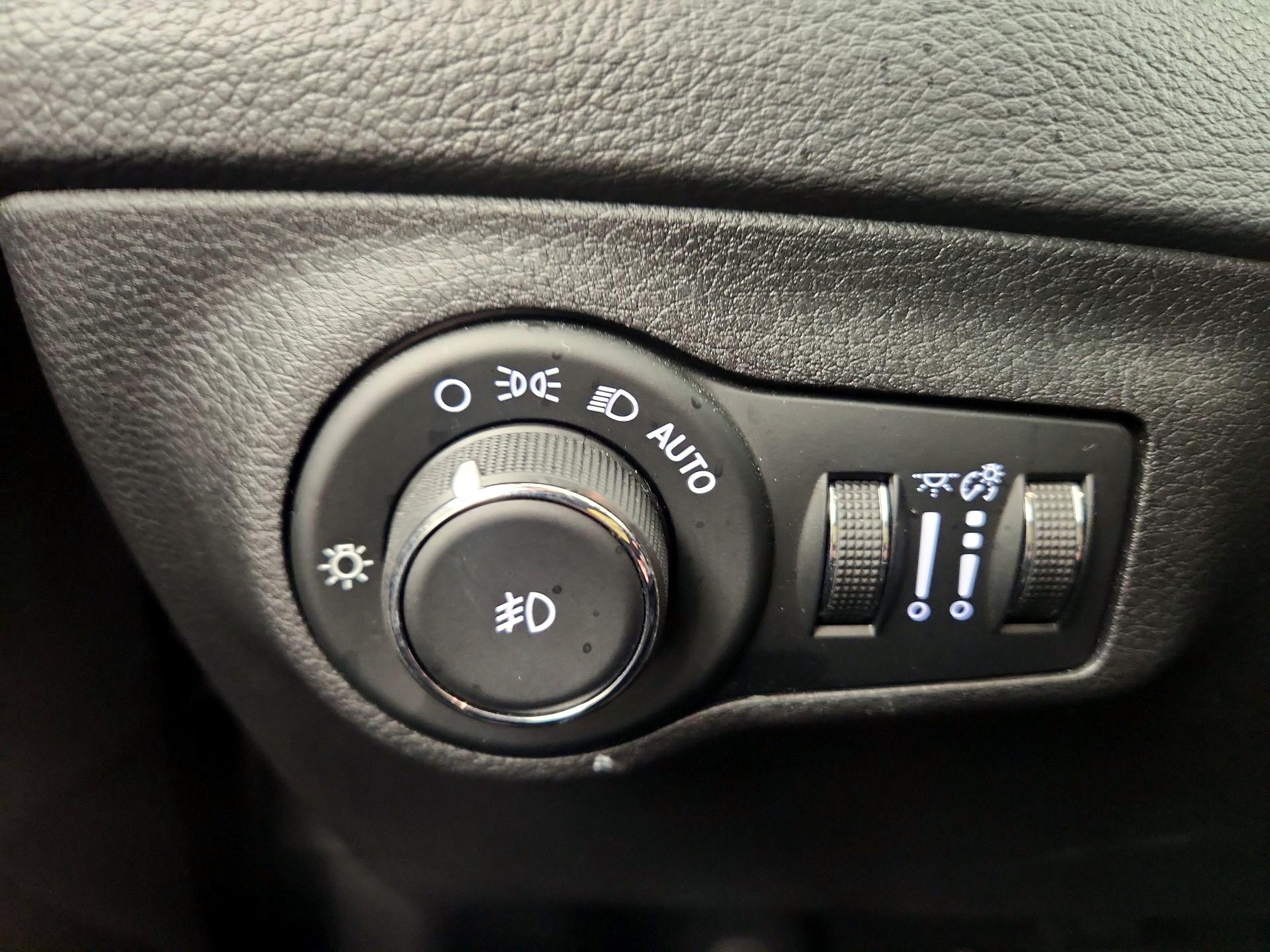 Thumbnail: 2018 Jeep Compass - 13