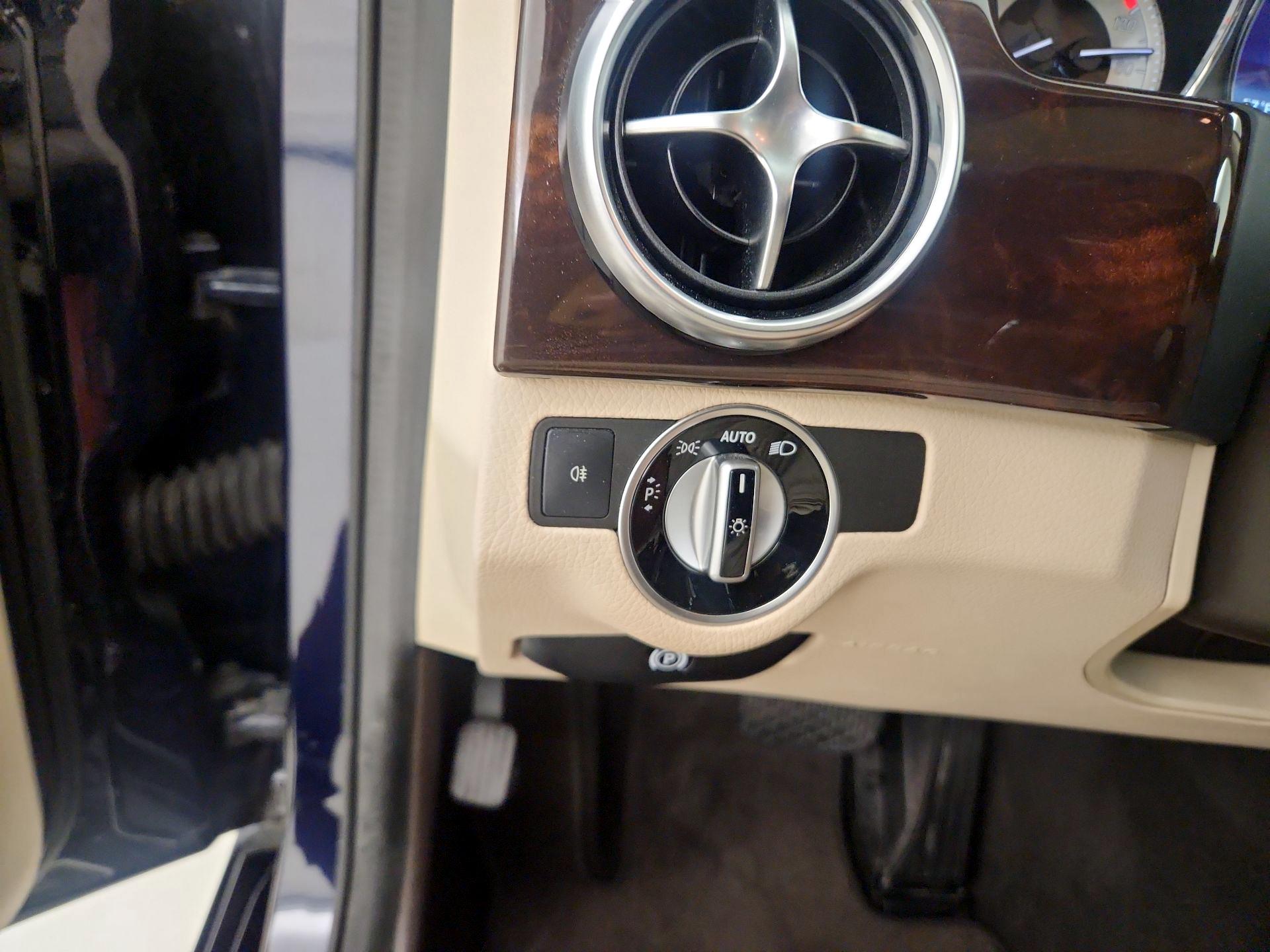 Thumbnail: 2015 Mercedes-Benz GLK - 13