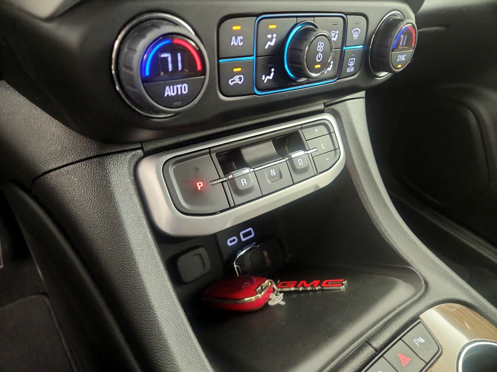Thumbnail: 2022 GMC Acadia - 17