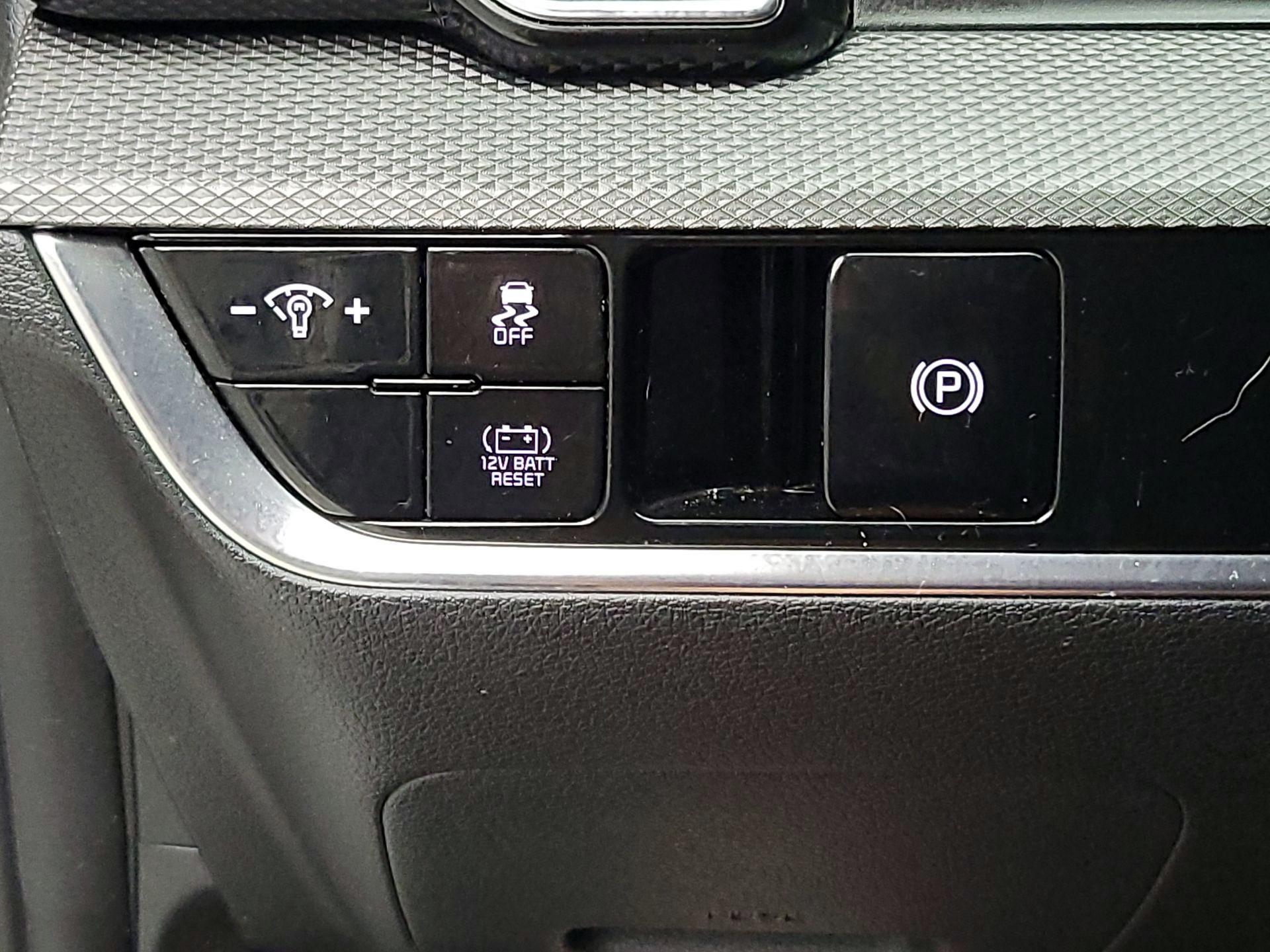 Thumbnail: 2023 Kia Sportage - 13