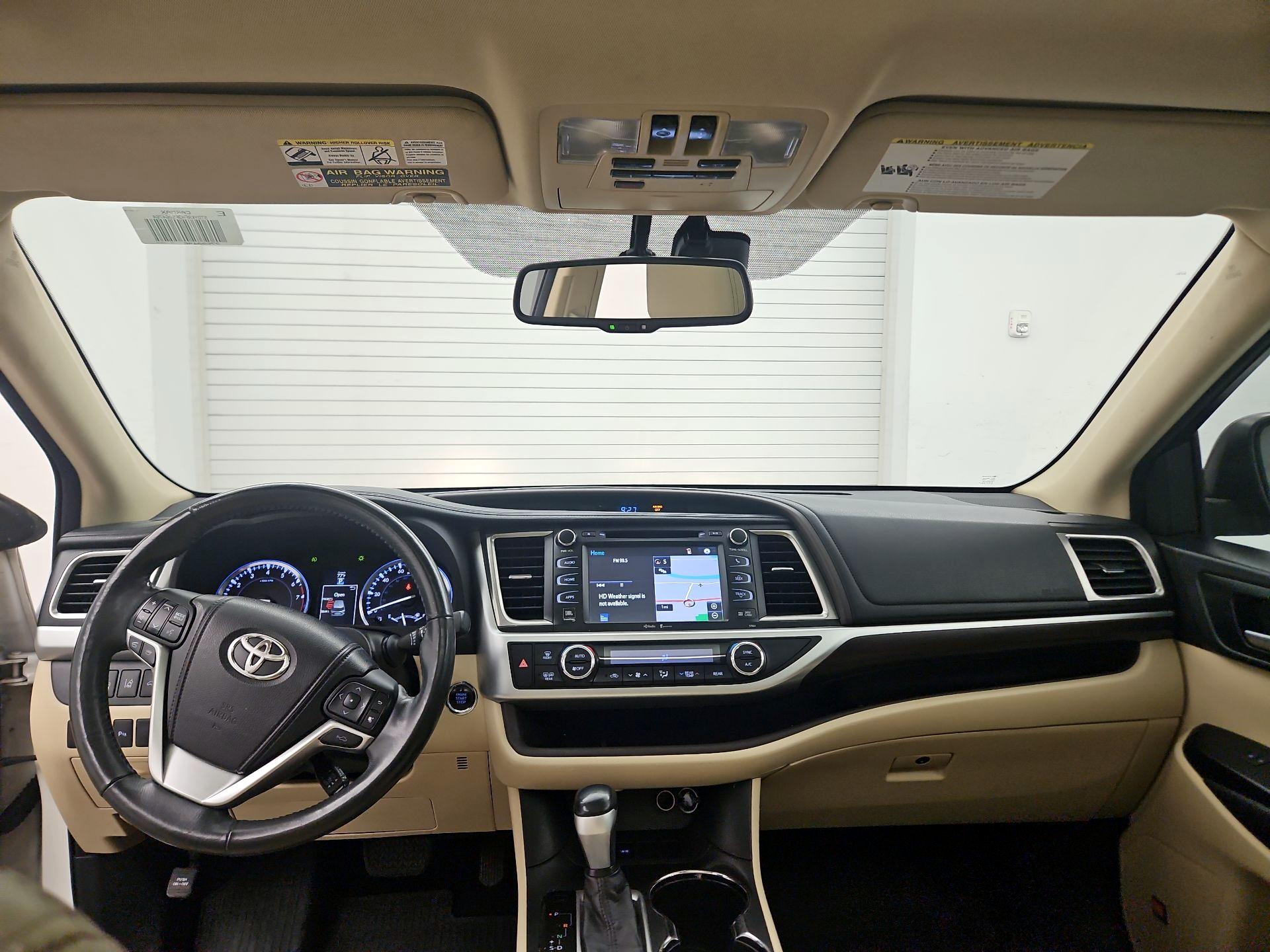 Thumbnail: 2015 Toyota Highlander - 9