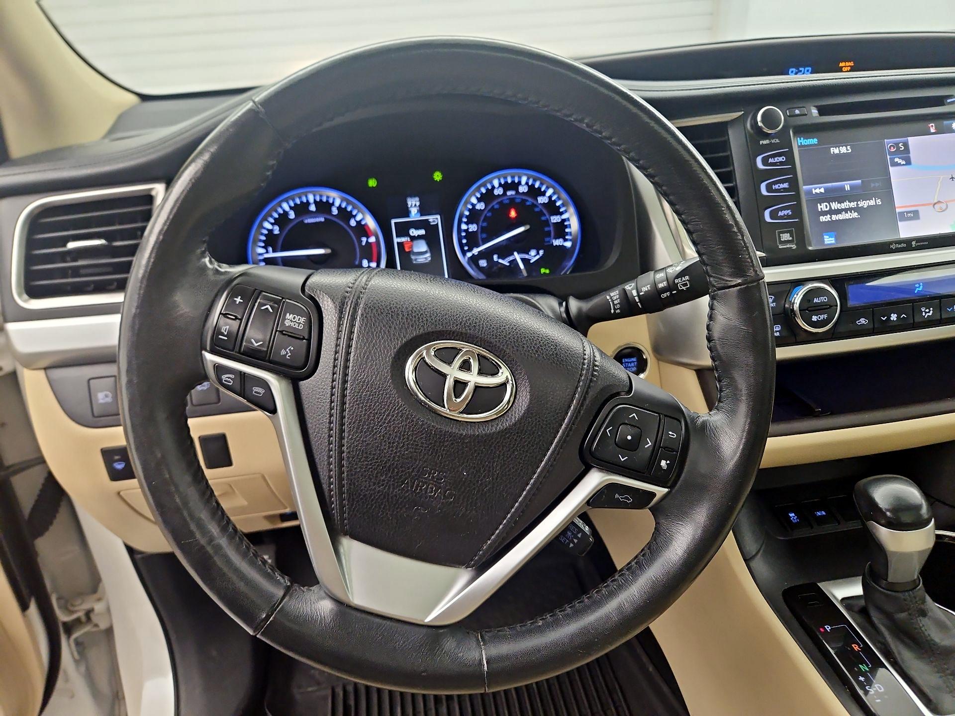 Thumbnail: 2015 Toyota Highlander - 10