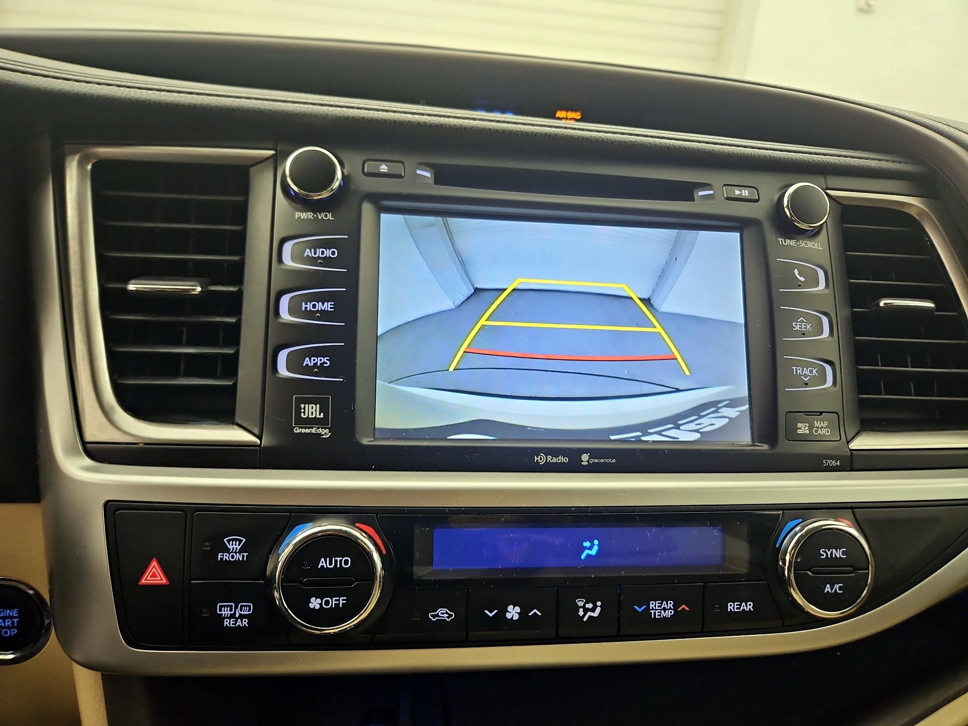 Thumbnail: 2015 Toyota Highlander - 13